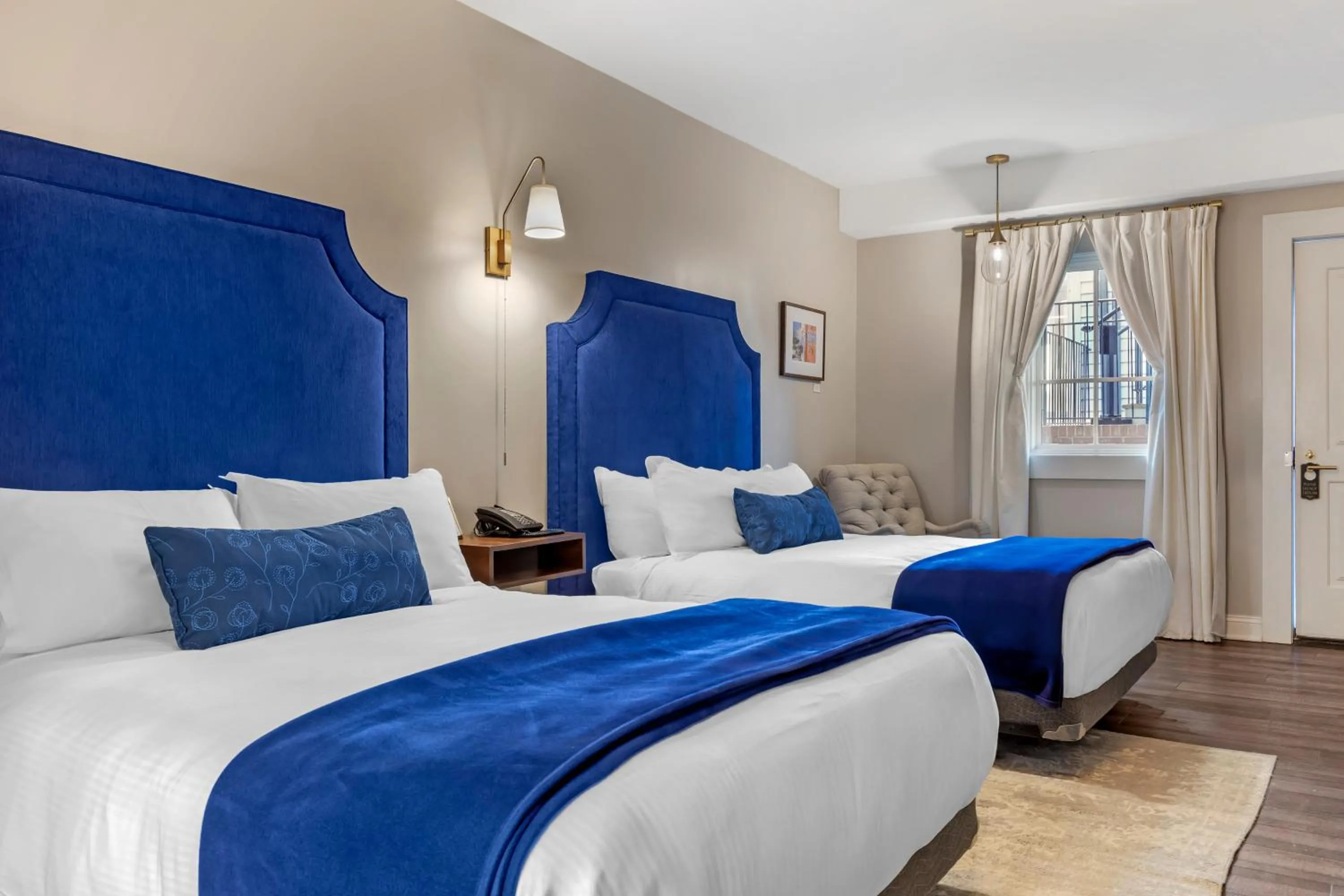 Bed in The Colonial Inn, an Ascend Collection Hotel