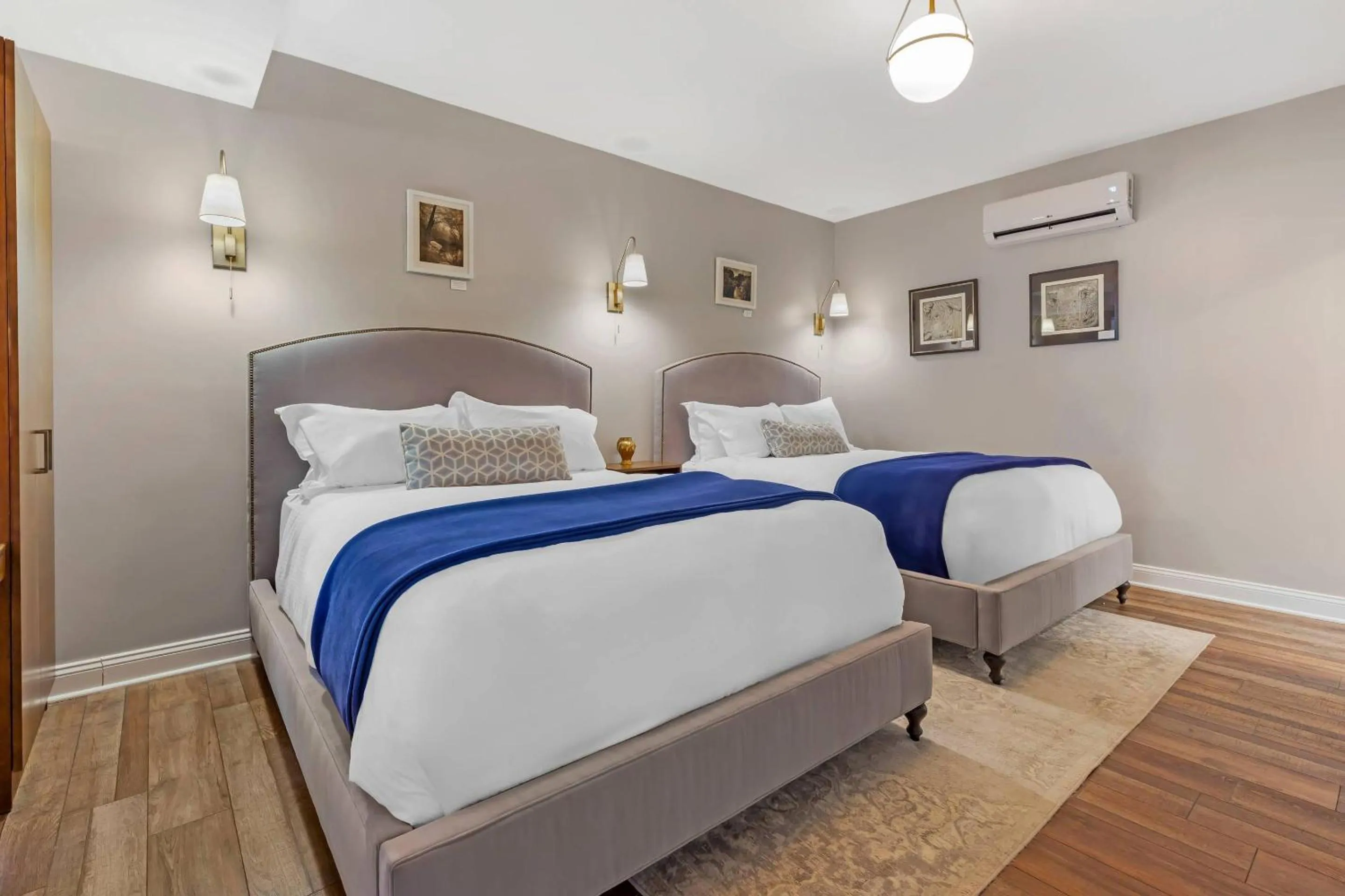 Bedroom, Bed in The Colonial Inn, an Ascend Collection Hotel