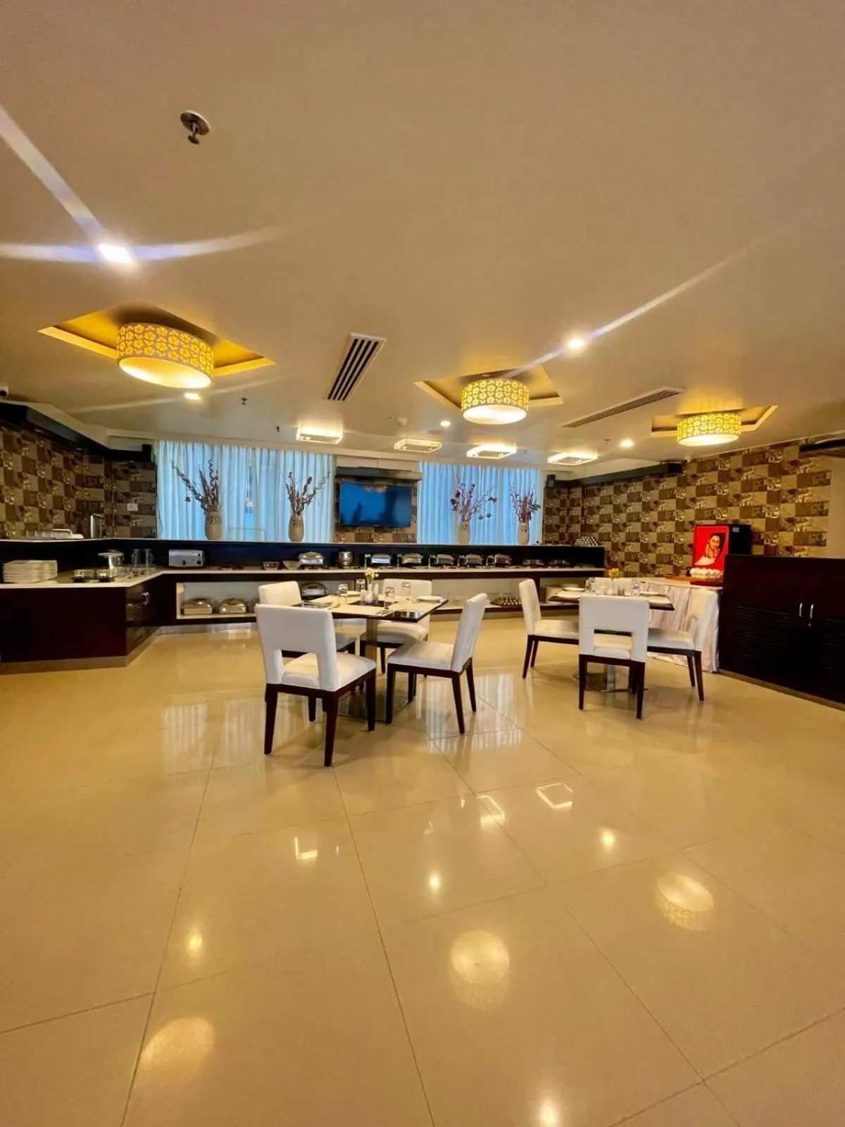 Restaurant/places to eat in BEST WESTERN TIRUPATI