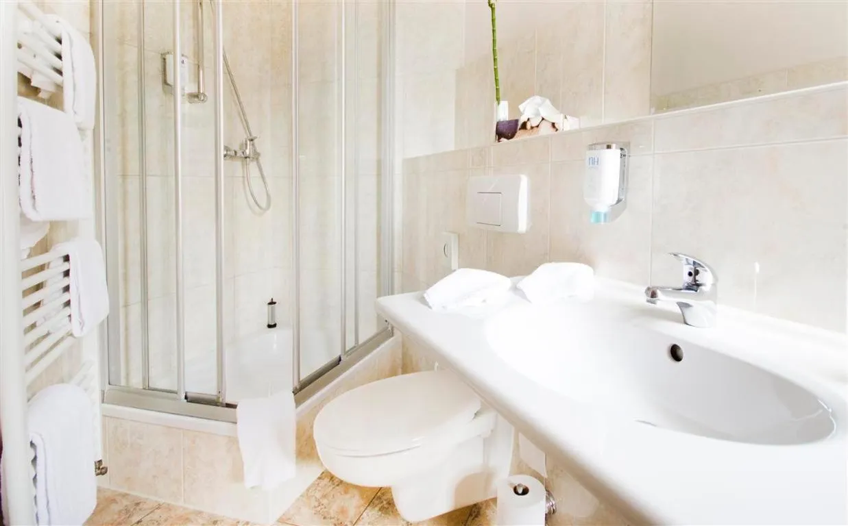 Bathroom in Parkhotel Helmstedt