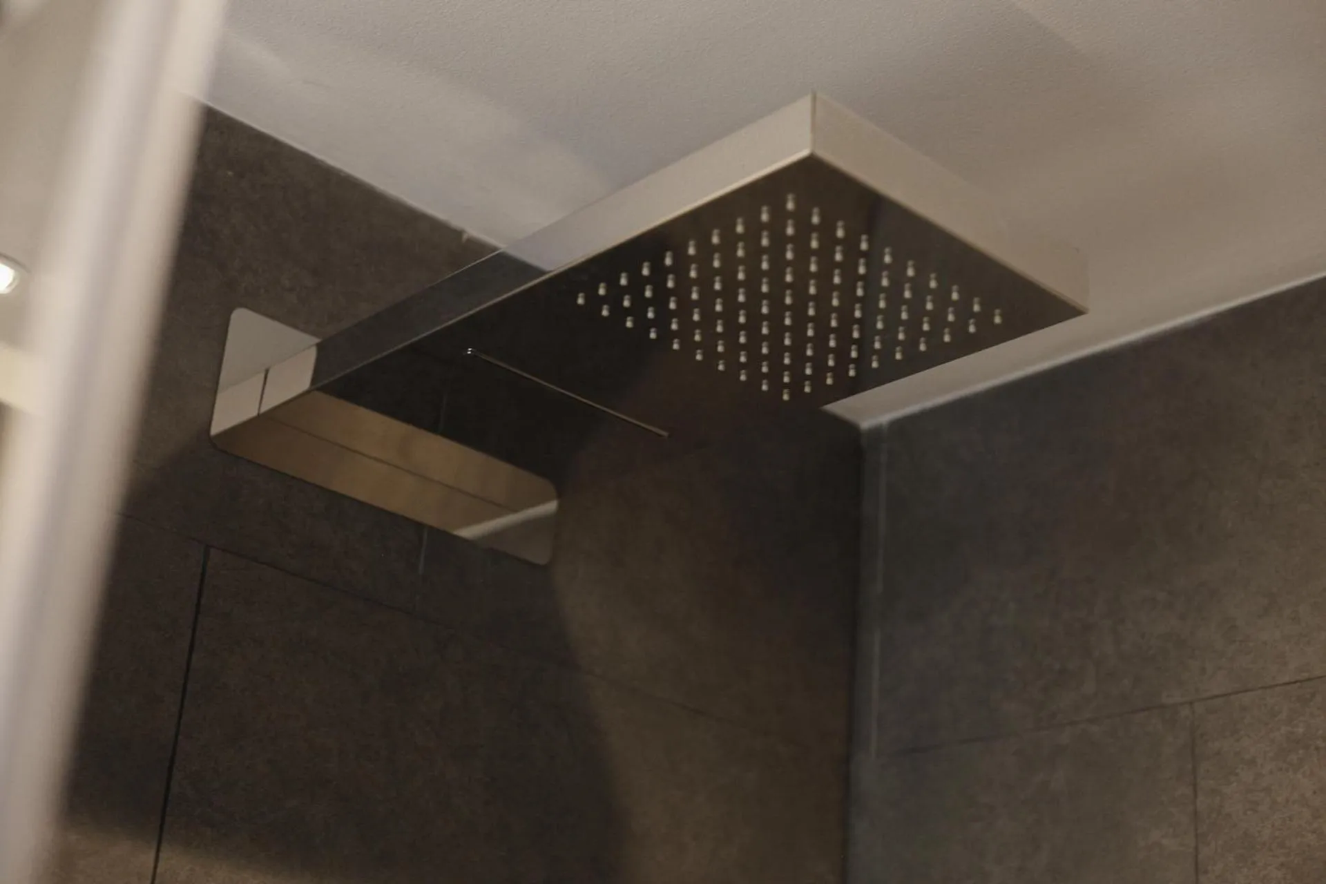 Shower in Cascade Hotel Bangkok