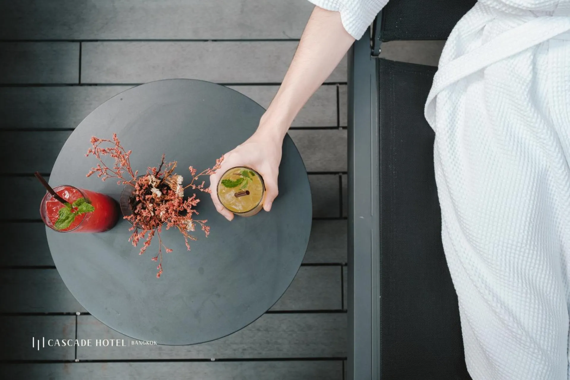 Swimming pool in Cascade Hotel Bangkok