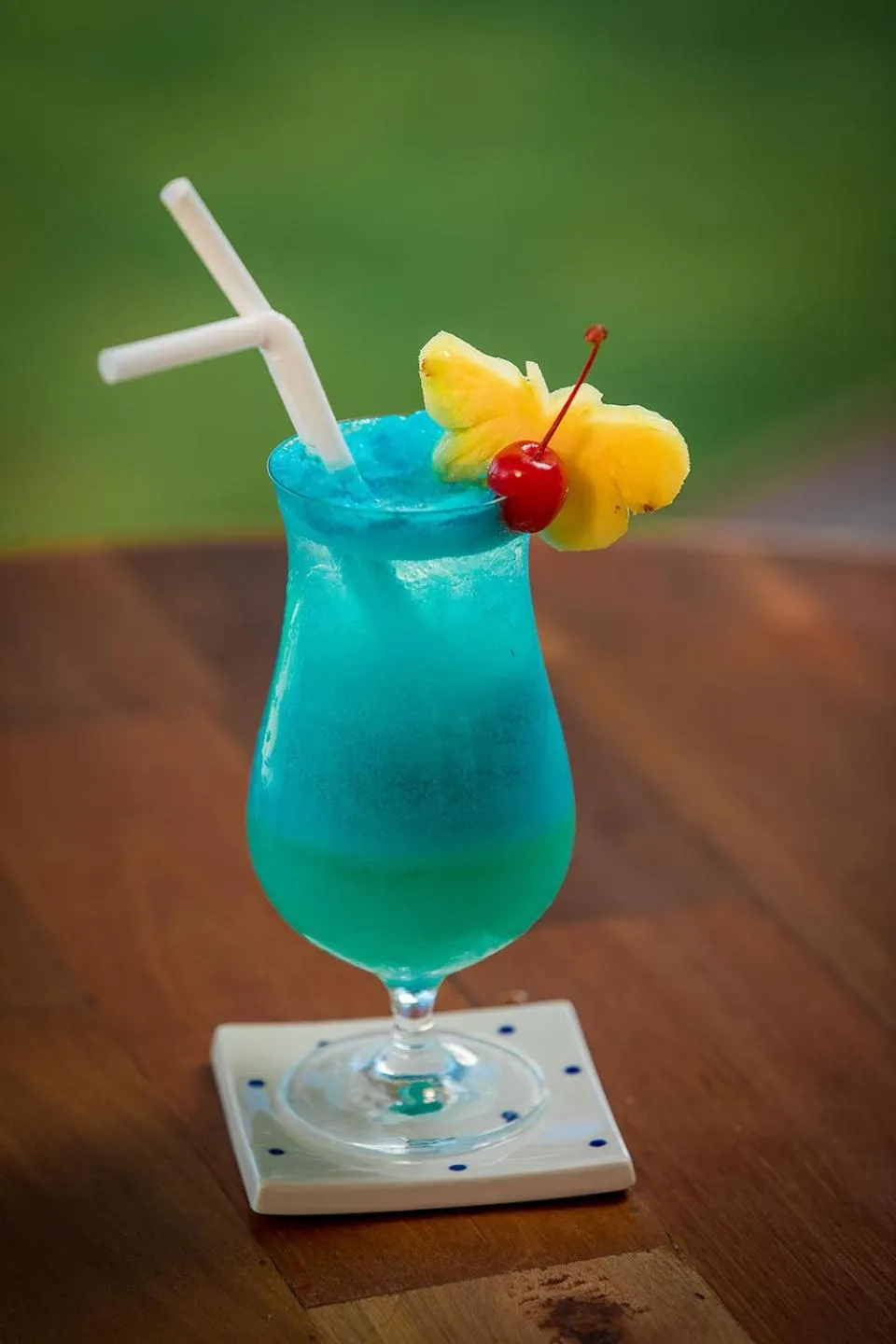 Drinks in White Whale Beachfront Pool Villa