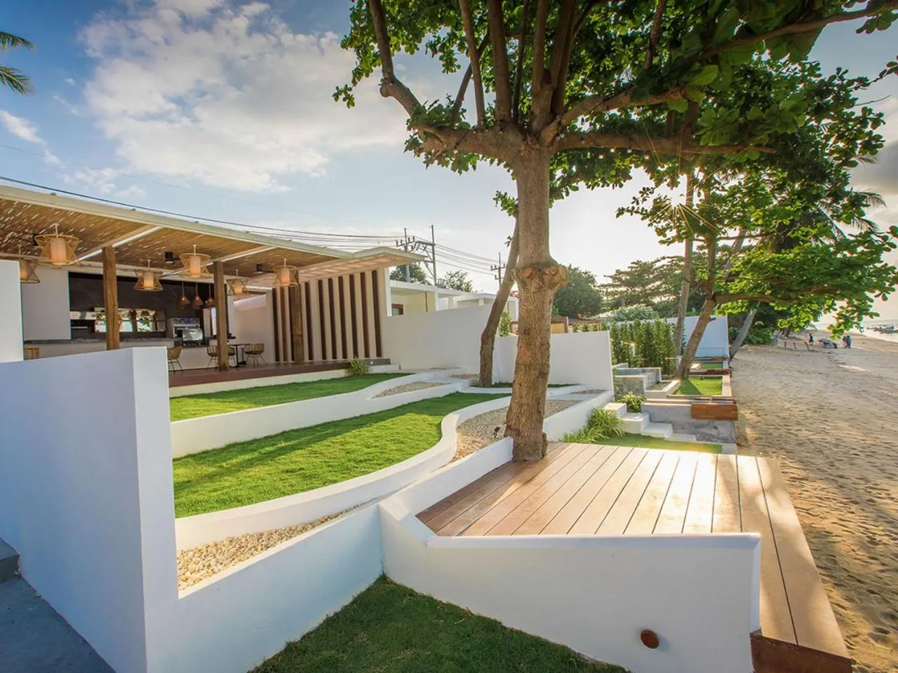 Restaurant/places to eat in White Whale Beachfront Pool Villa