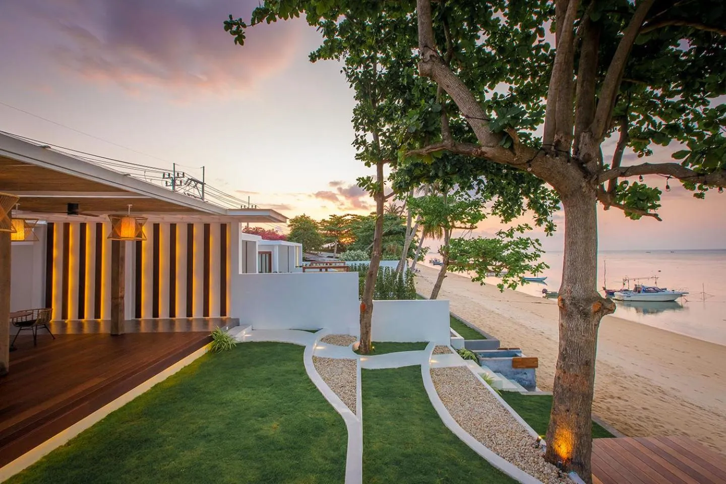 Restaurant/places to eat in White Whale Beachfront Pool Villa