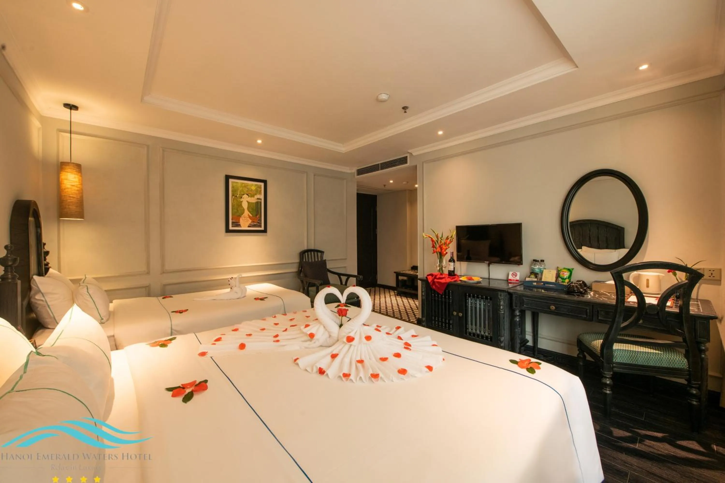 Photo of the whole room, Bed in Hanoi Emerald Waters Hotel Valley