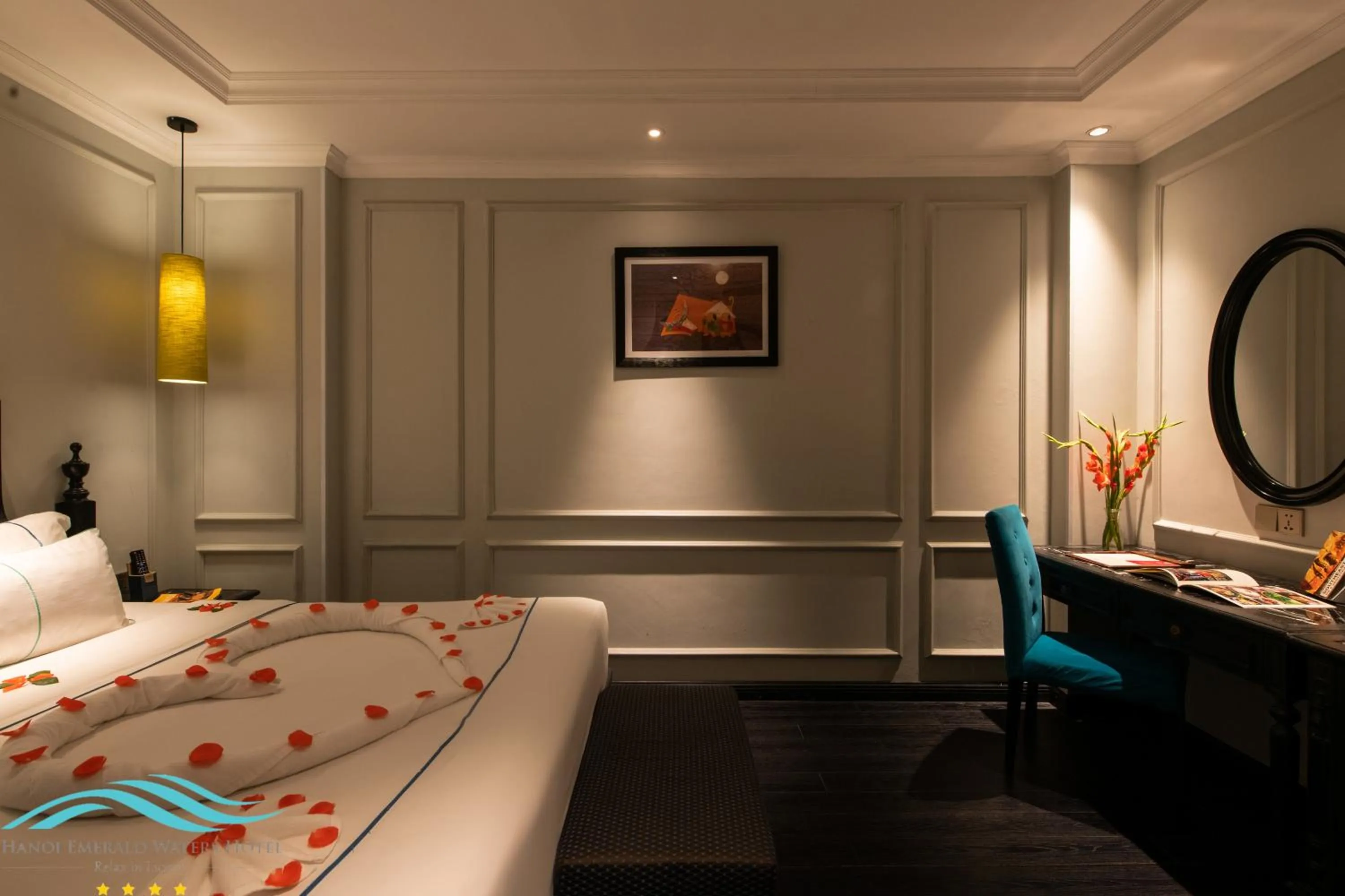 Photo of the whole room, Bed in Hanoi Emerald Waters Hotel Valley