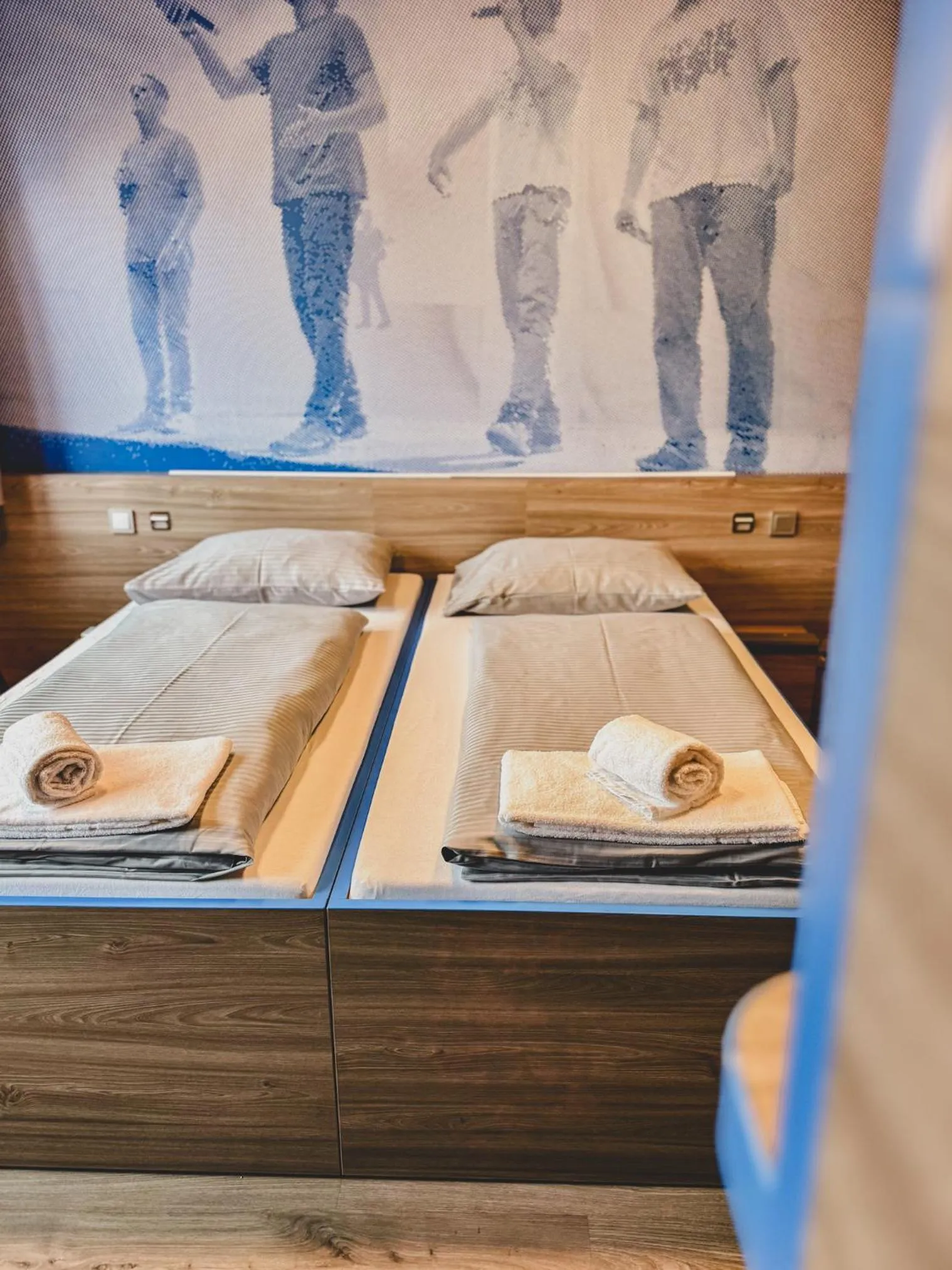 Photo of the whole room, Bed in Jugendherberge München City