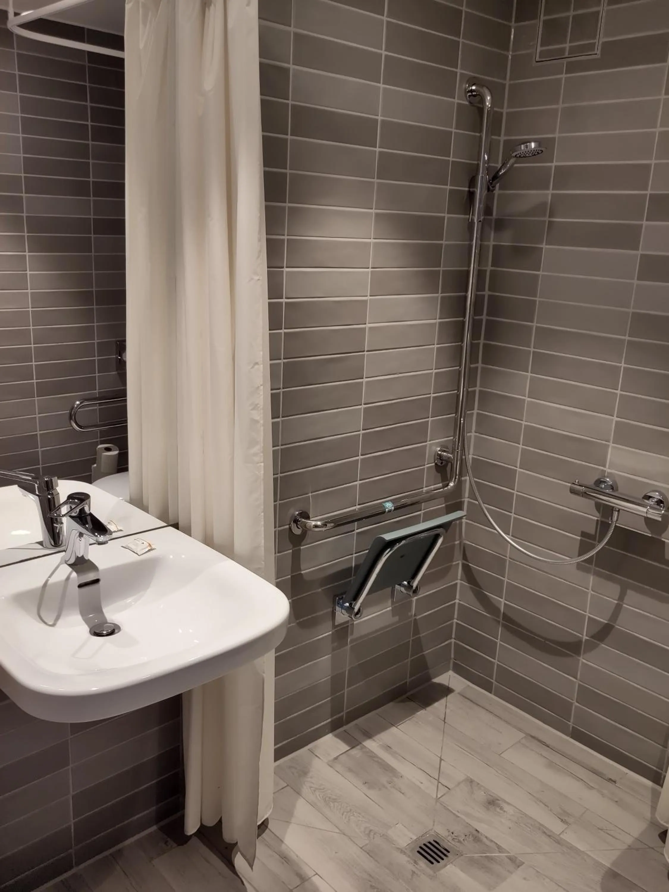 Bathroom in Jugendherberge München City