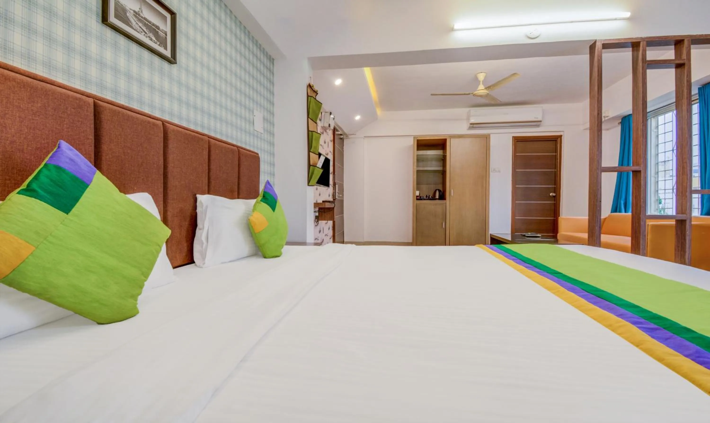 Bedroom, Bed in Treebo Iris Suites