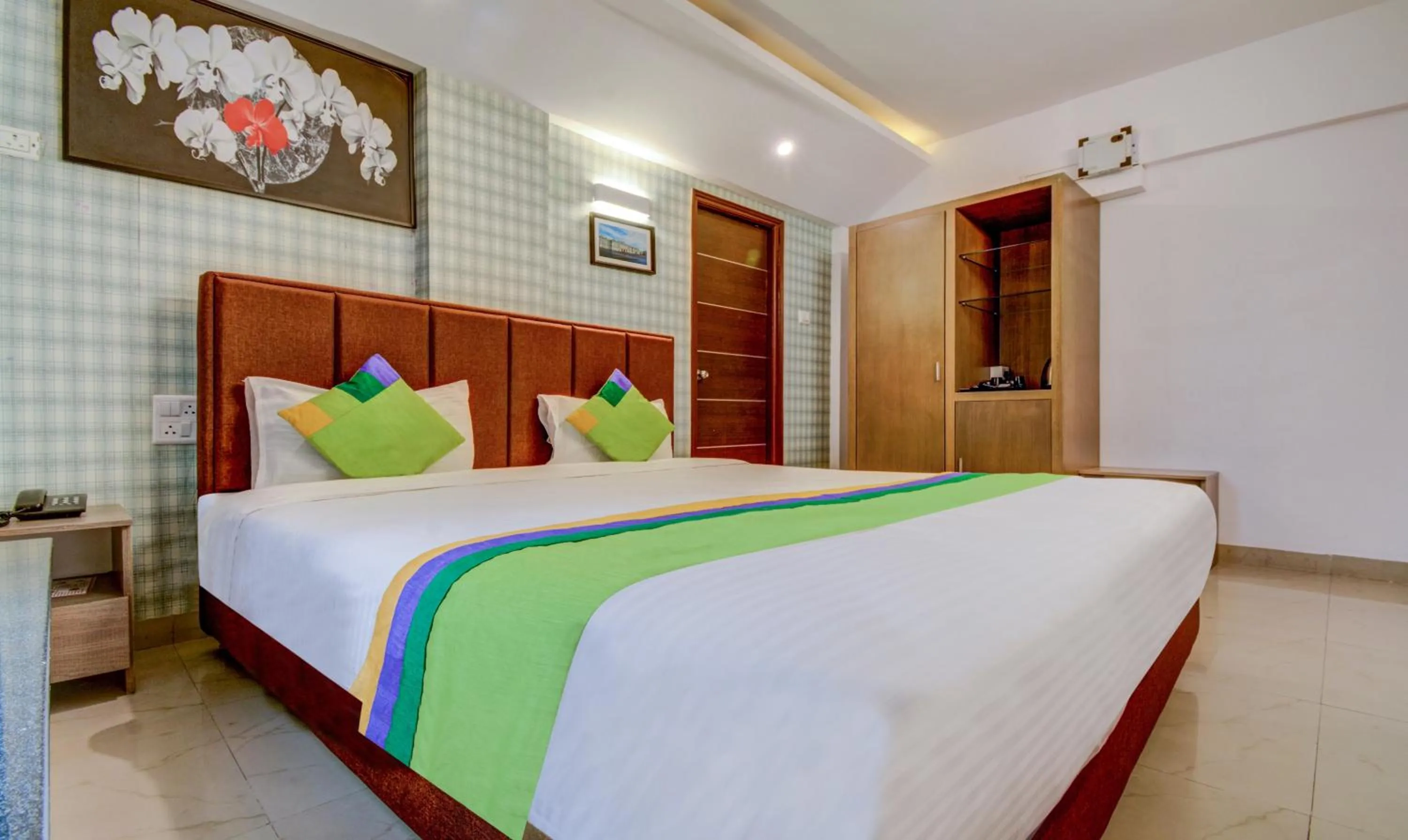 Bedroom, Bed in Treebo Iris Suites