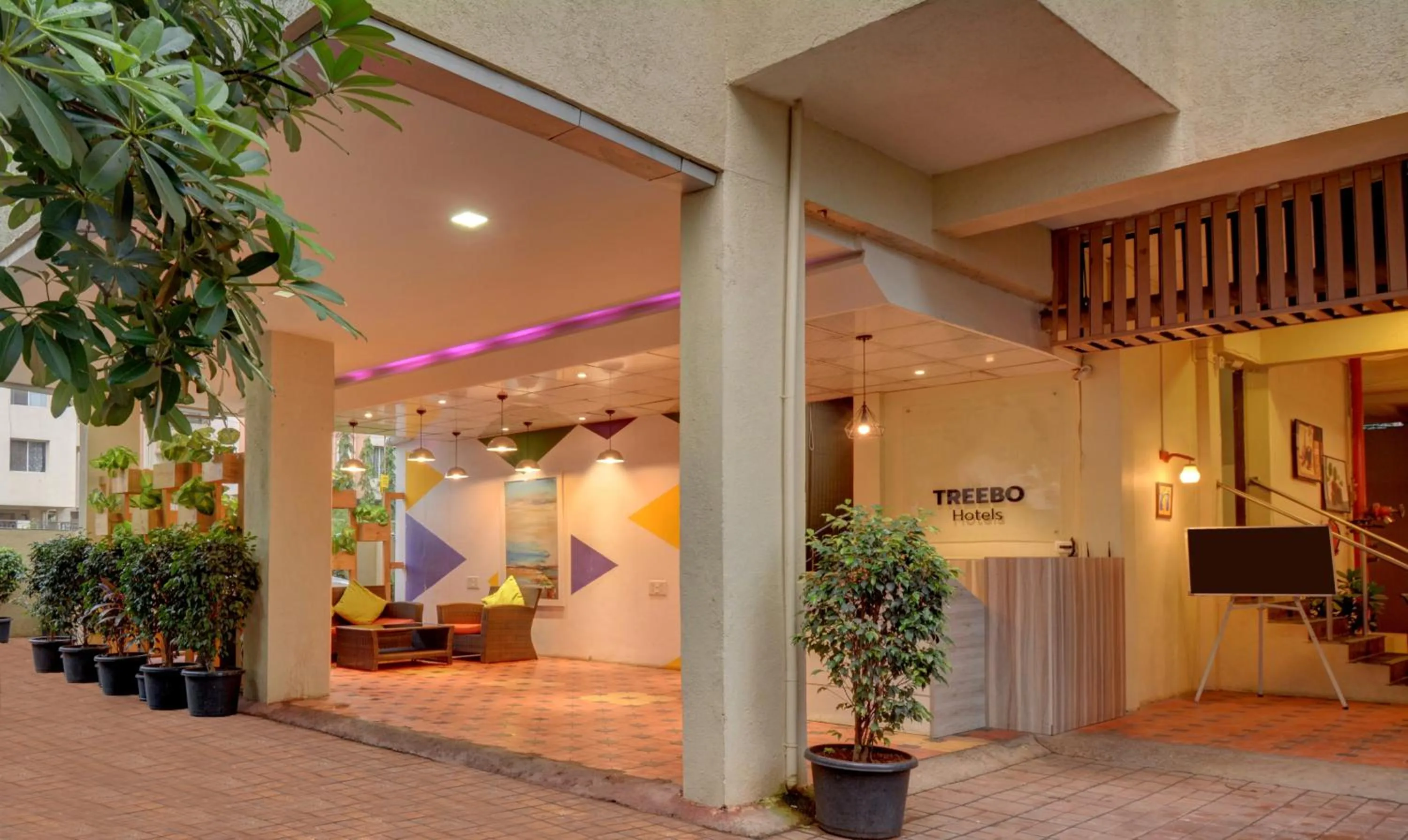 Lobby or reception in Treebo Iris Suites