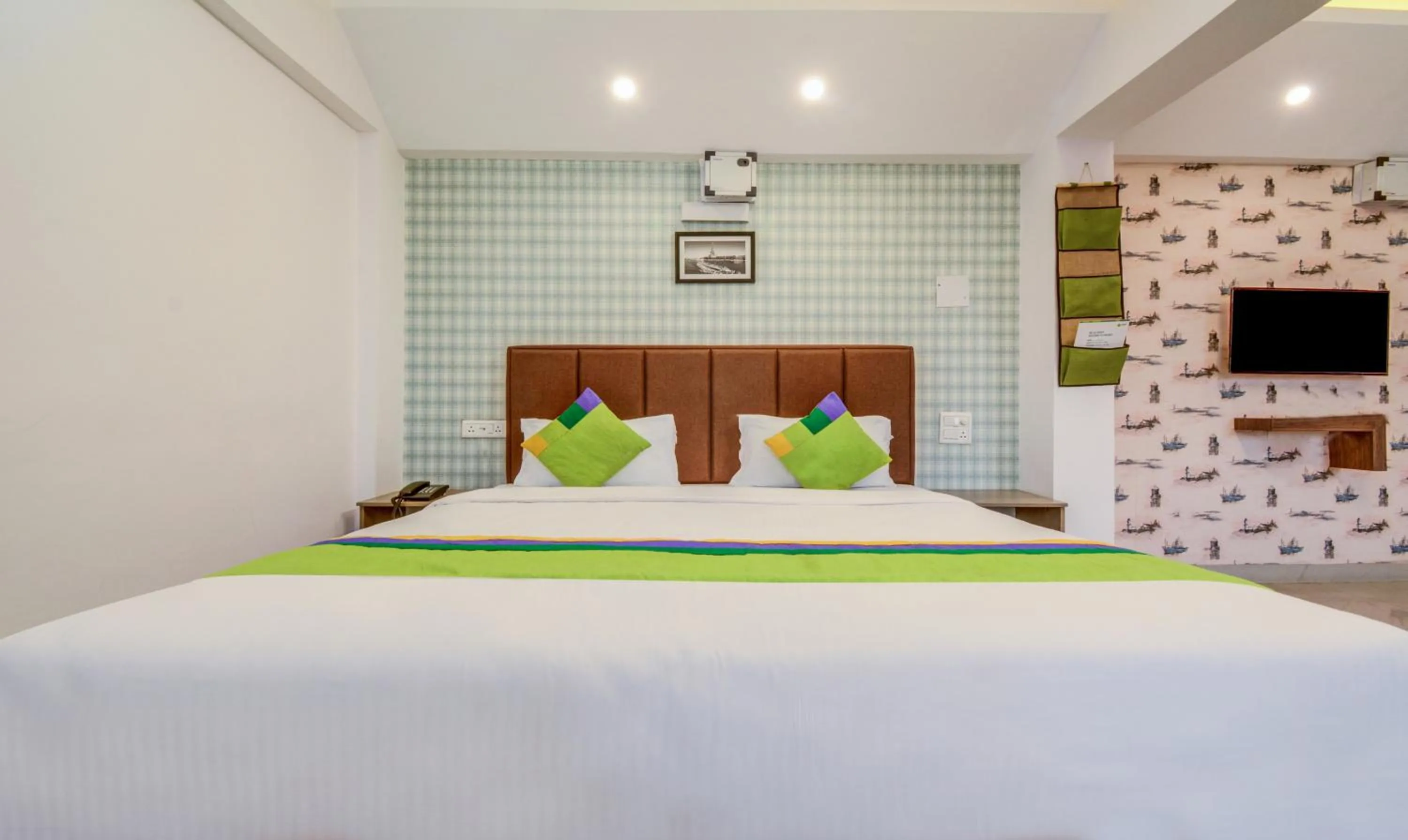 Bedroom, Bed in Treebo Iris Suites