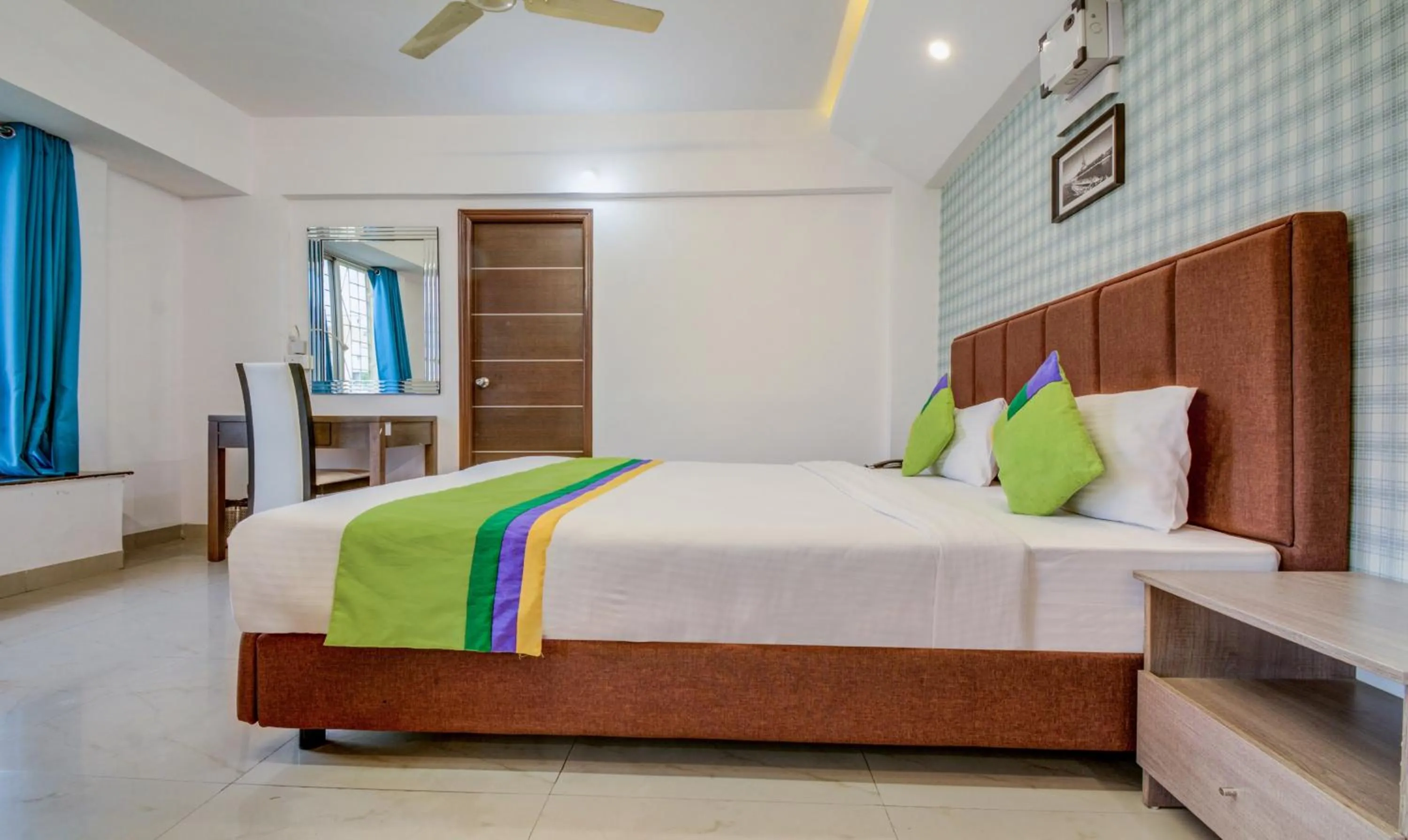 Bedroom, Bed in Treebo Iris Suites