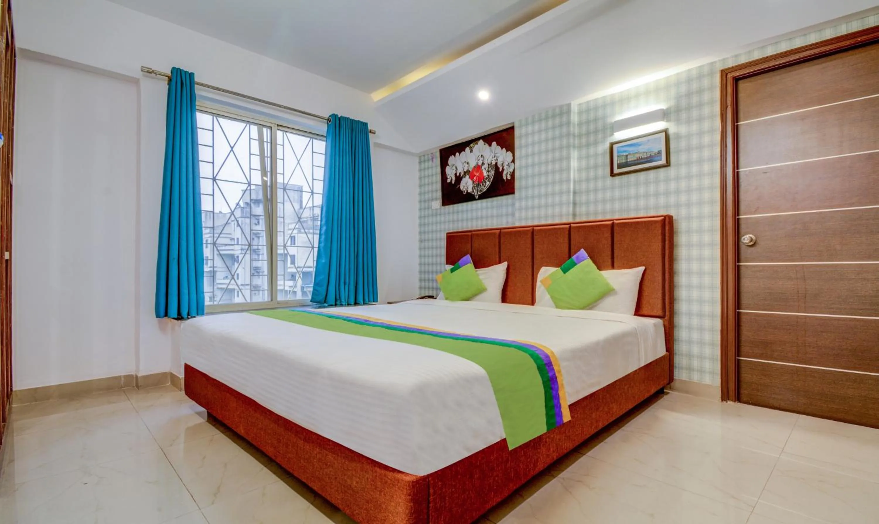 Bedroom, Bed in Treebo Iris Suites