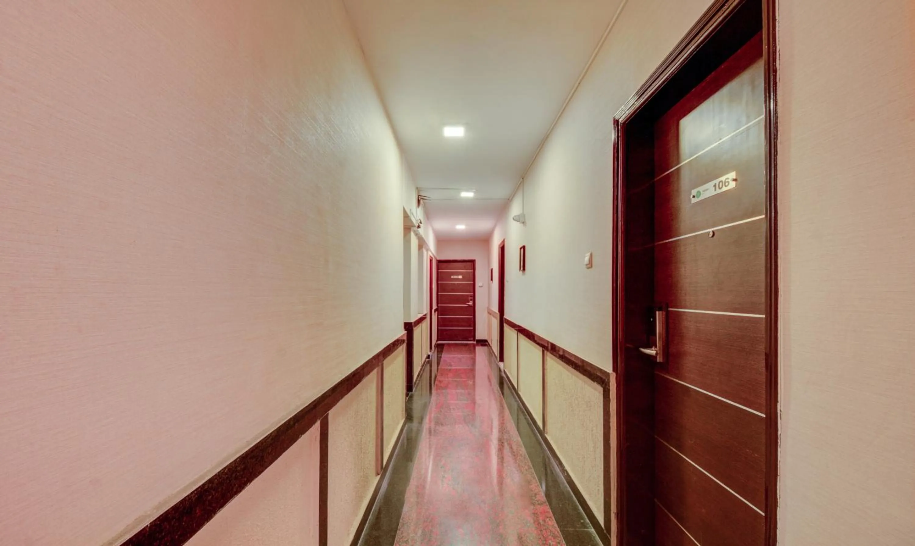 Lobby or reception in Treebo Iris Suites