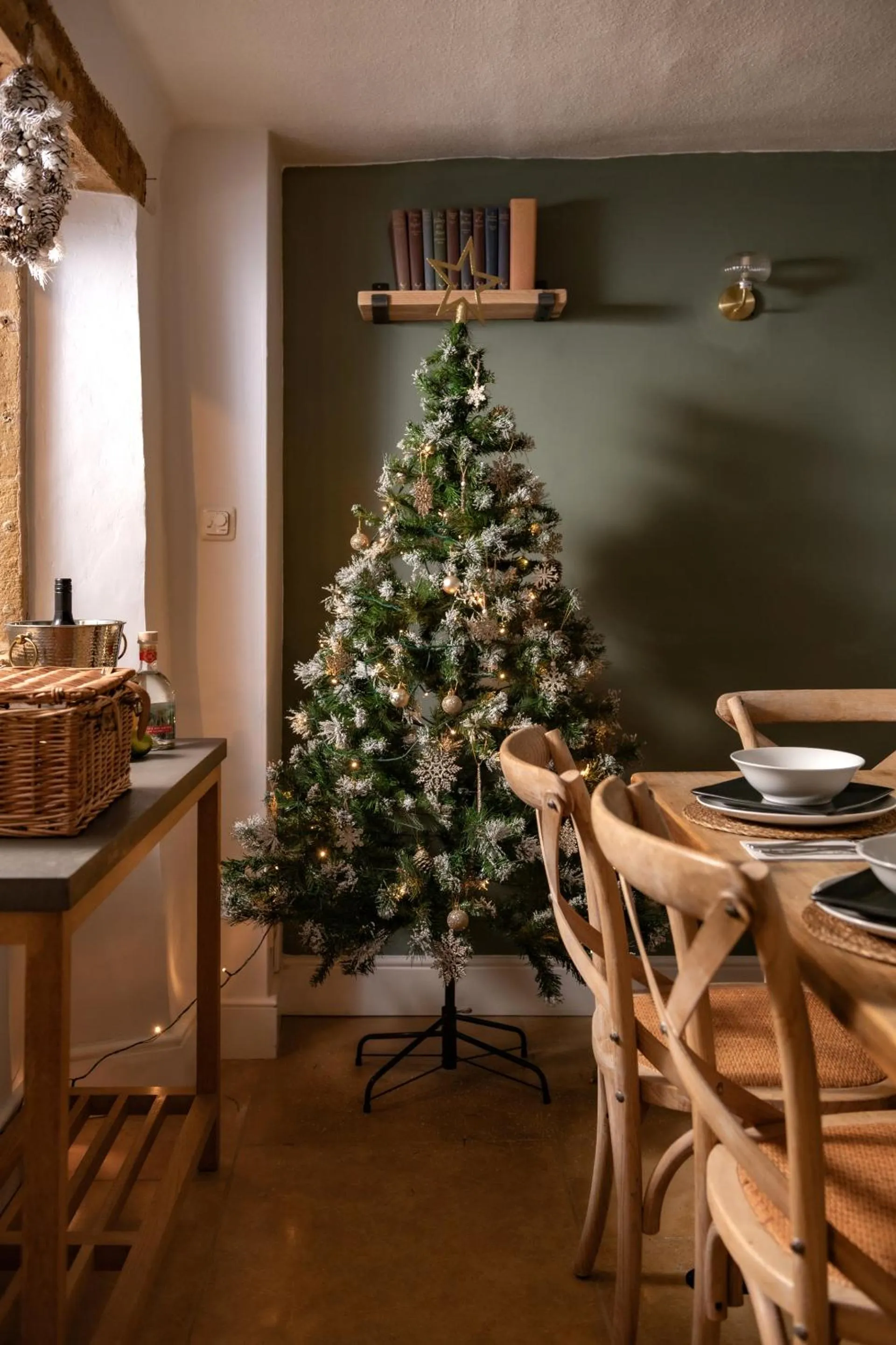 Other in Magnolia Cottage-Exclusive Cotswold Package