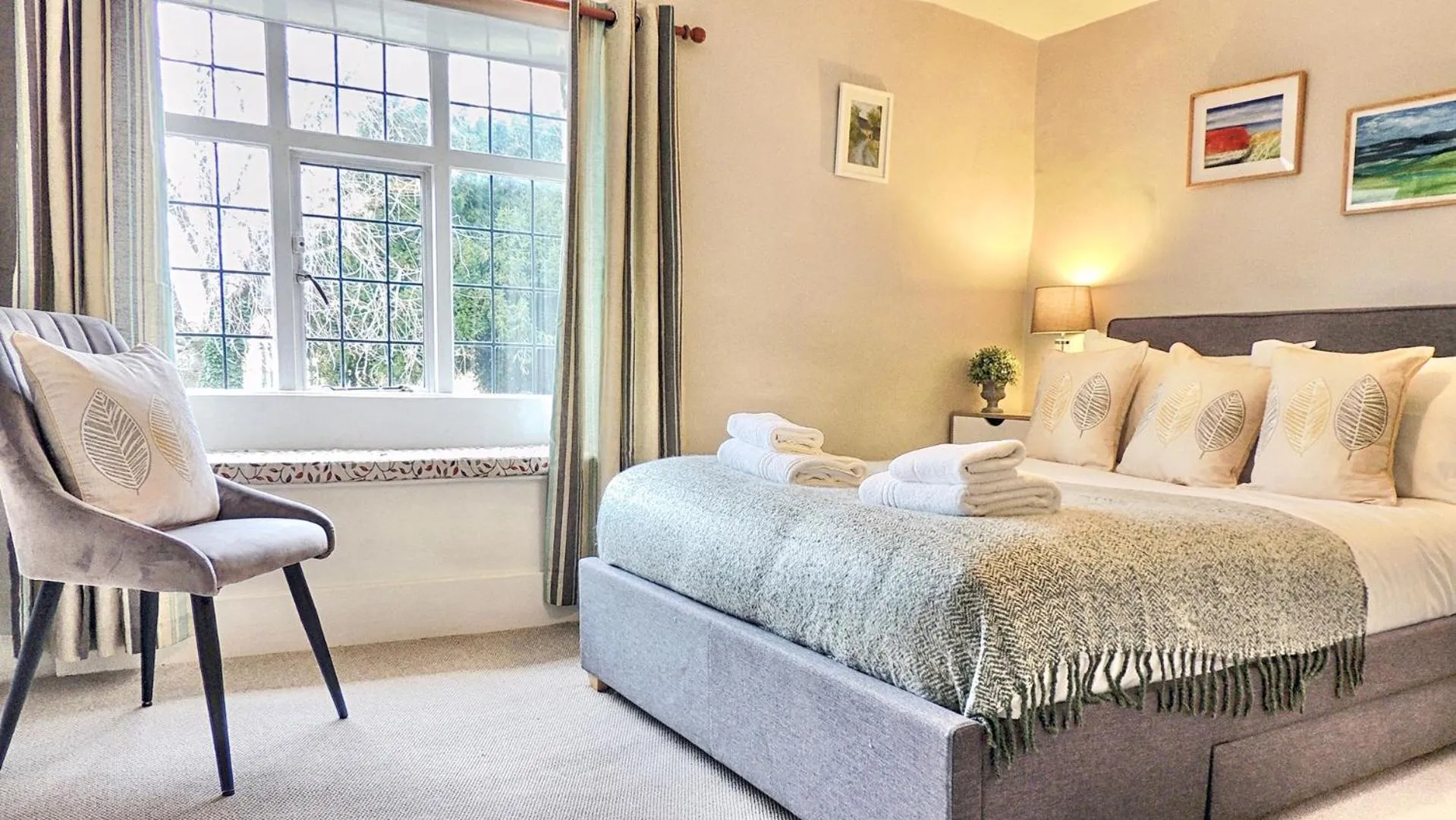 Bedroom, Bed in Magnolia Cottage-Exclusive Cotswold Package
