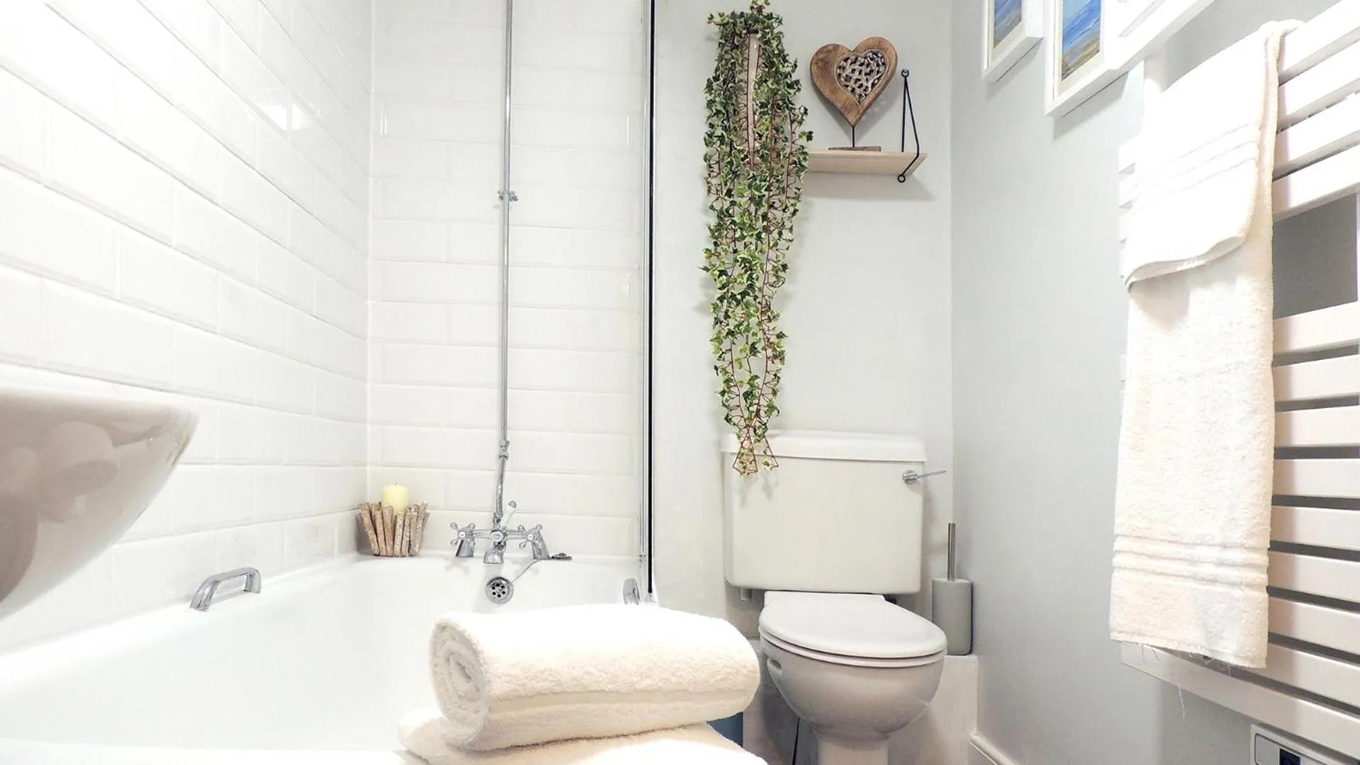 Bathroom in Magnolia Cottage-Exclusive Cotswold Package