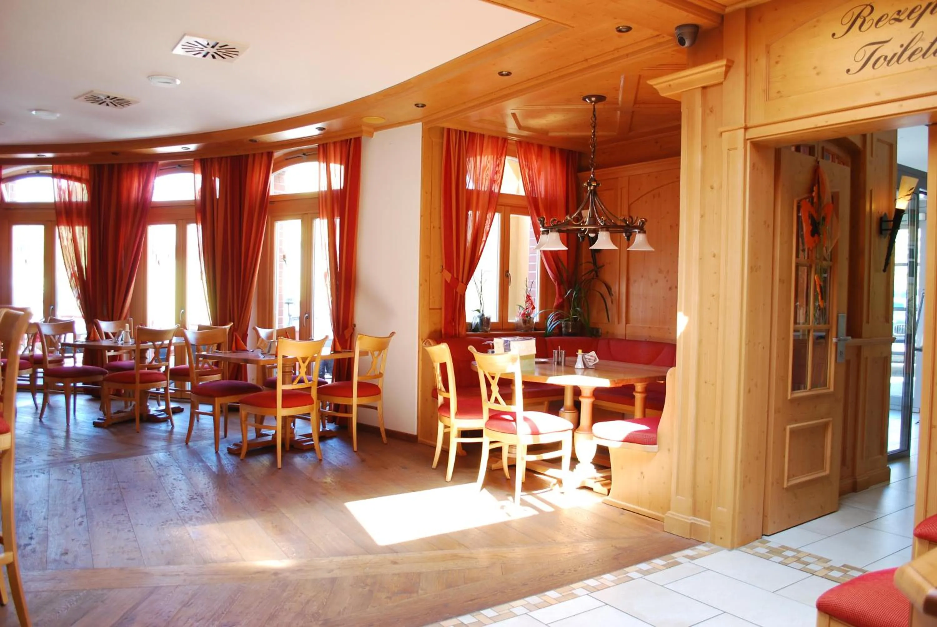 Restaurant/places to eat in Hotel & Restaurant Post