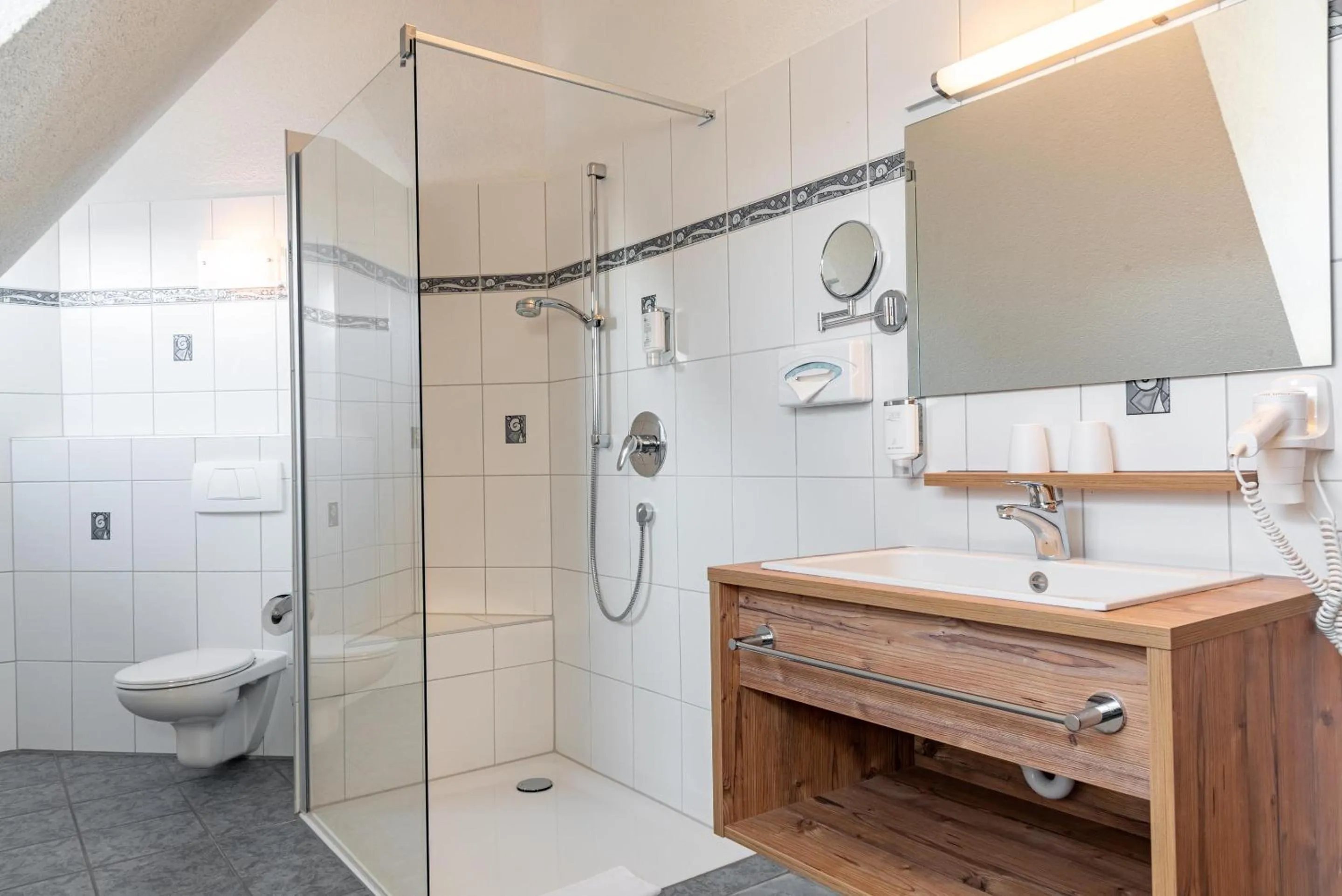 Shower in Hotel & Restaurant Post