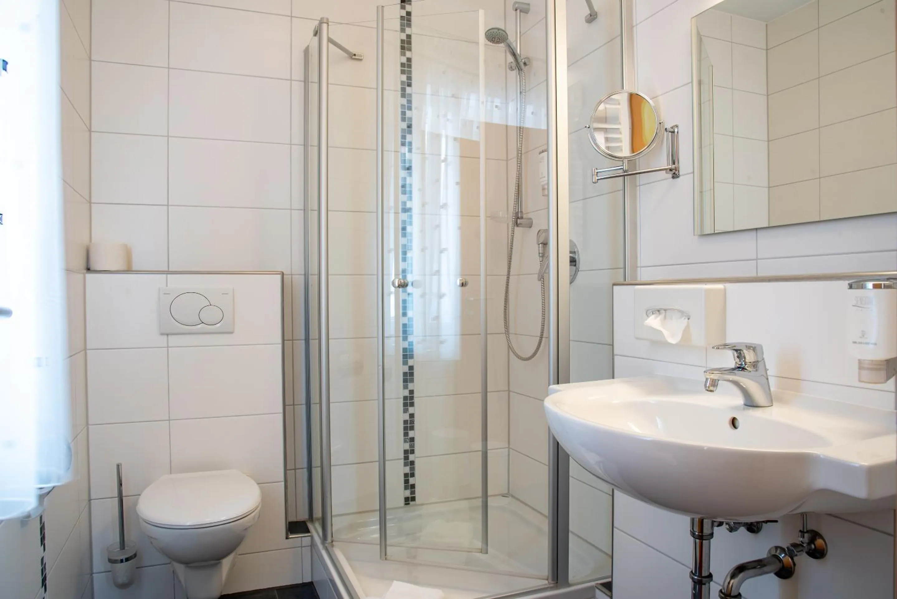 Shower in Hotel & Restaurant Post