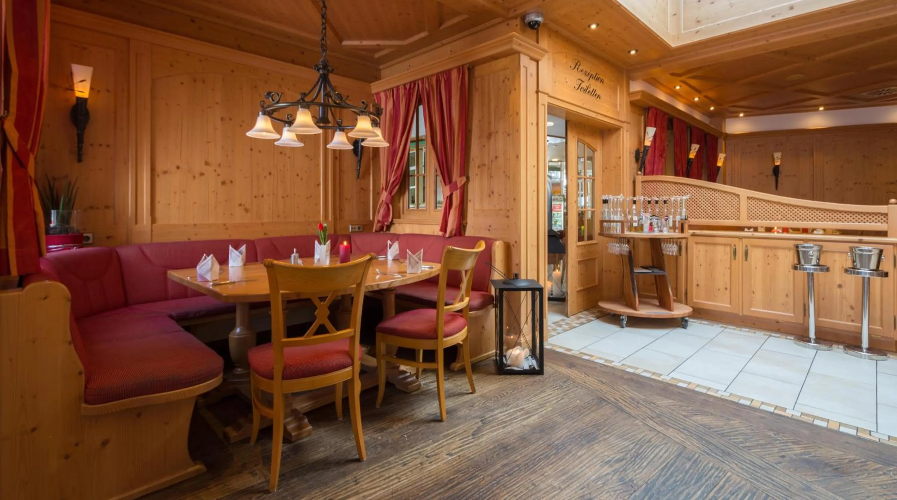 Restaurant/places to eat in Hotel & Restaurant Post