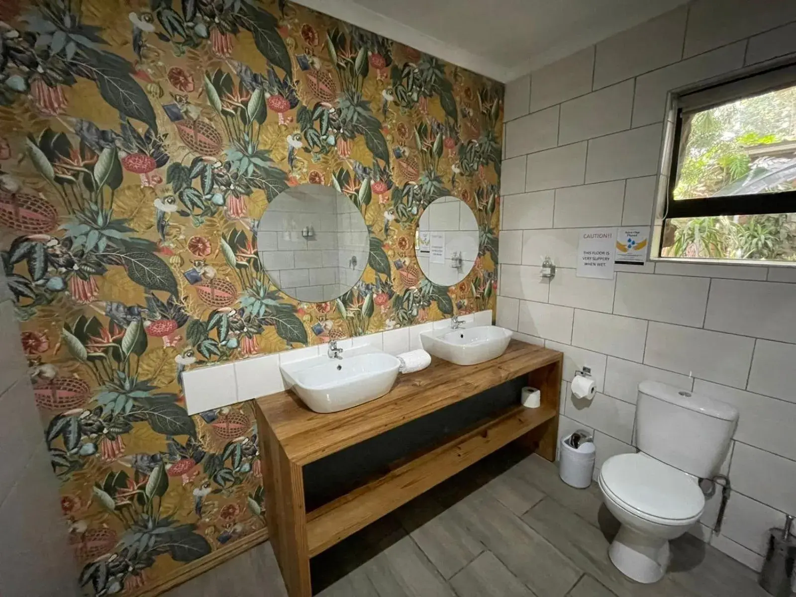 Deluxe Queen Suite - single occupancy in Ollivanders Estate Deluxe Queen Suite - single occupancy in Ollivanders Estate