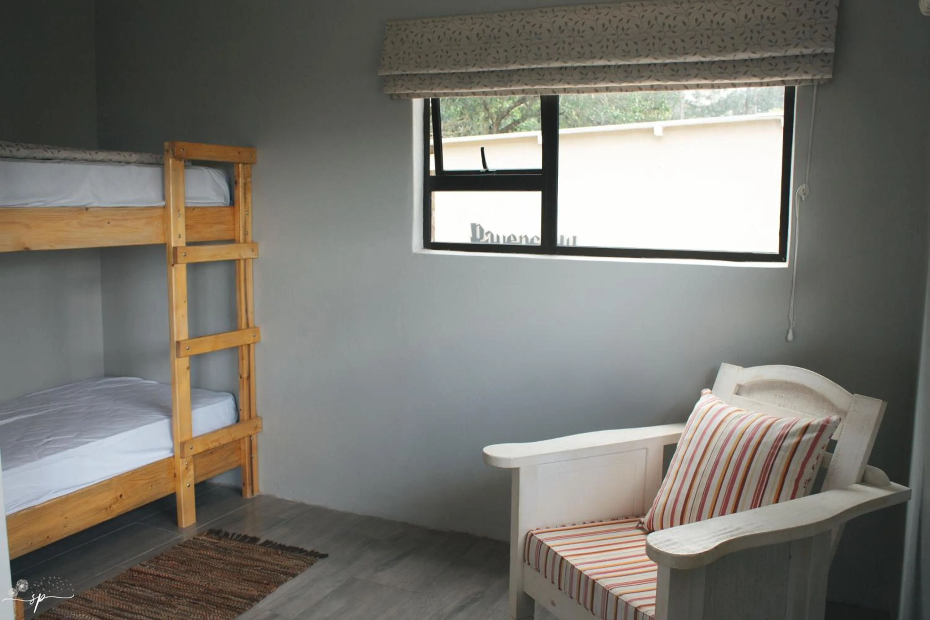 bunk bed, Bed in Ollivanders Estate