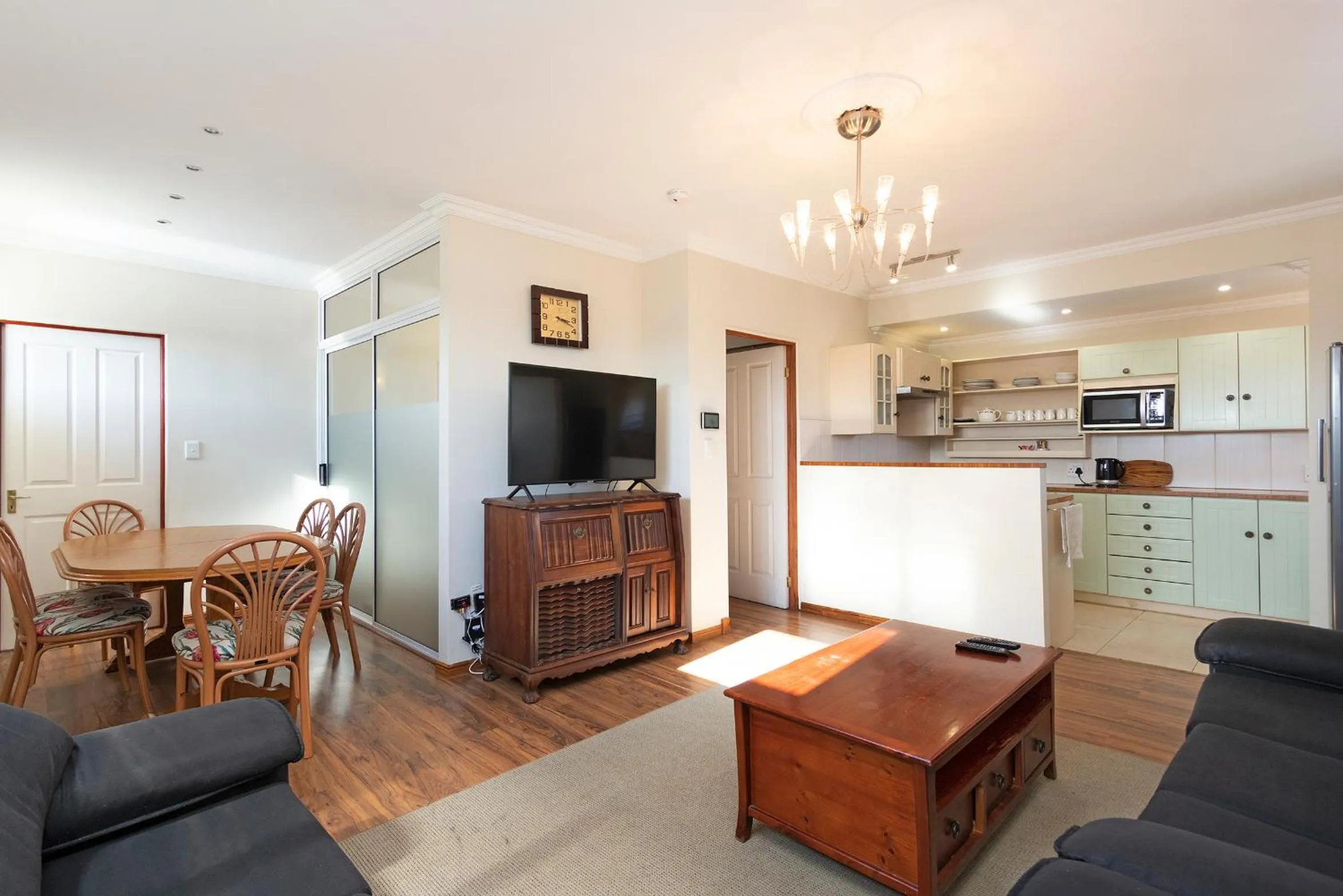 TV and multimedia in The Bohemian Guesthouse