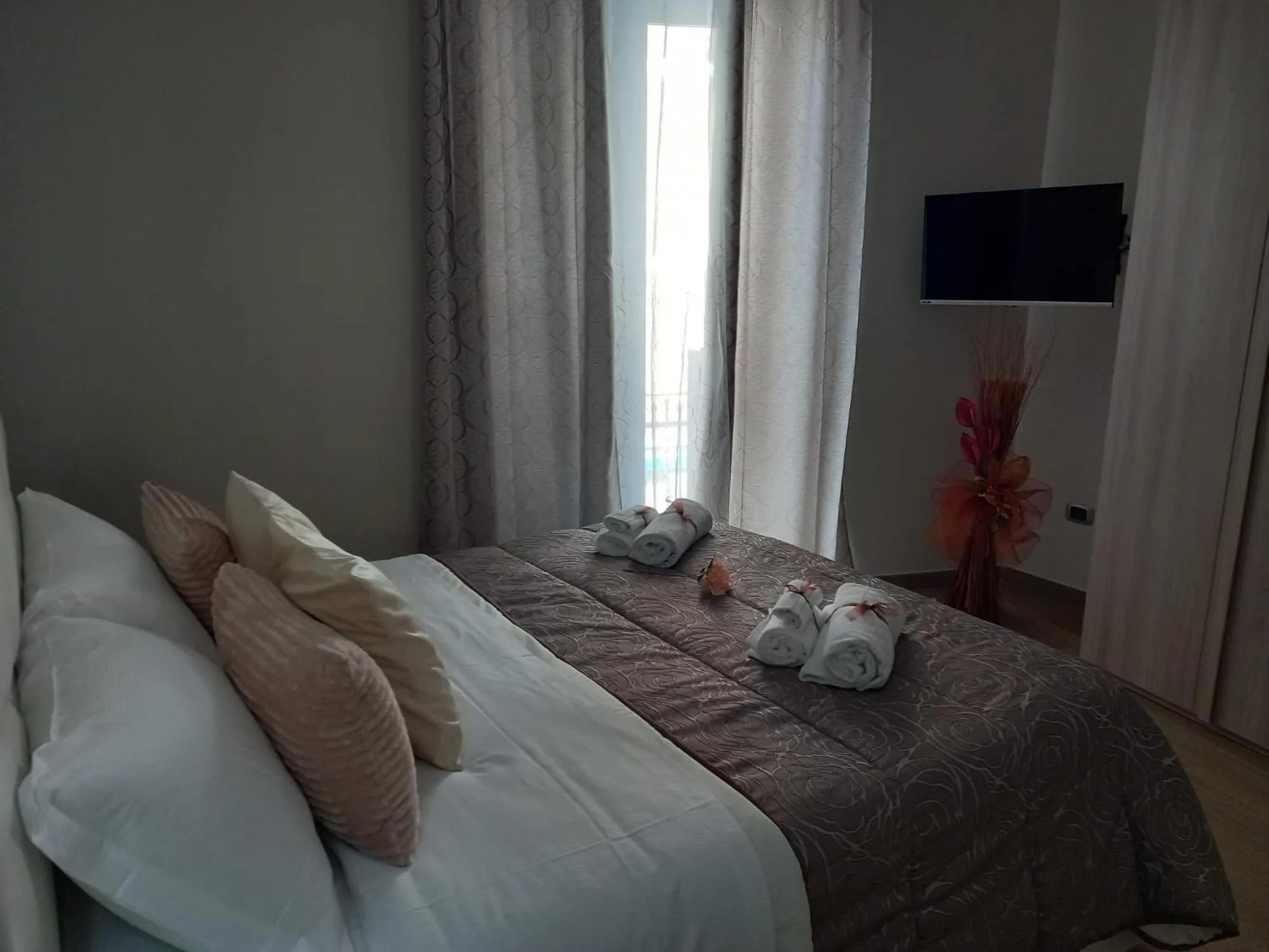 TV and multimedia, Bed in Royal Dreams