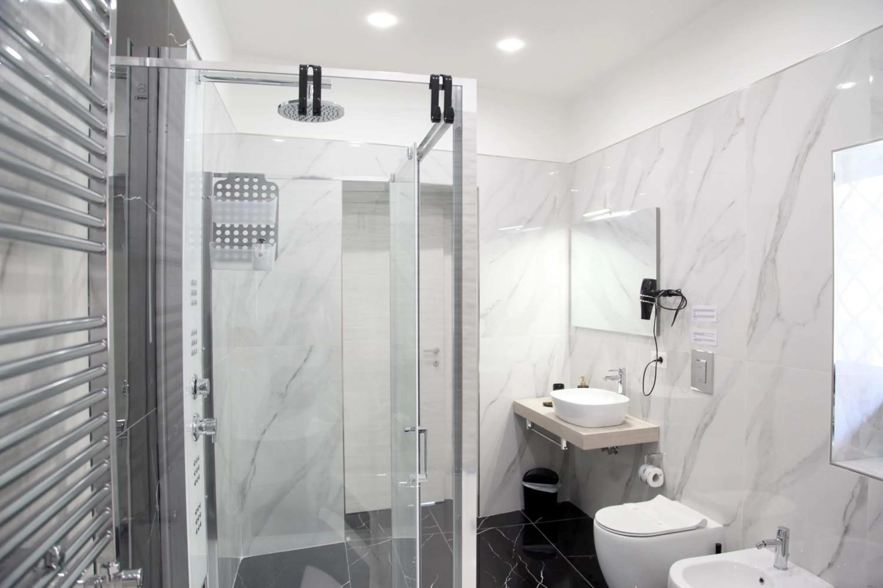 Shower in Royal Dreams