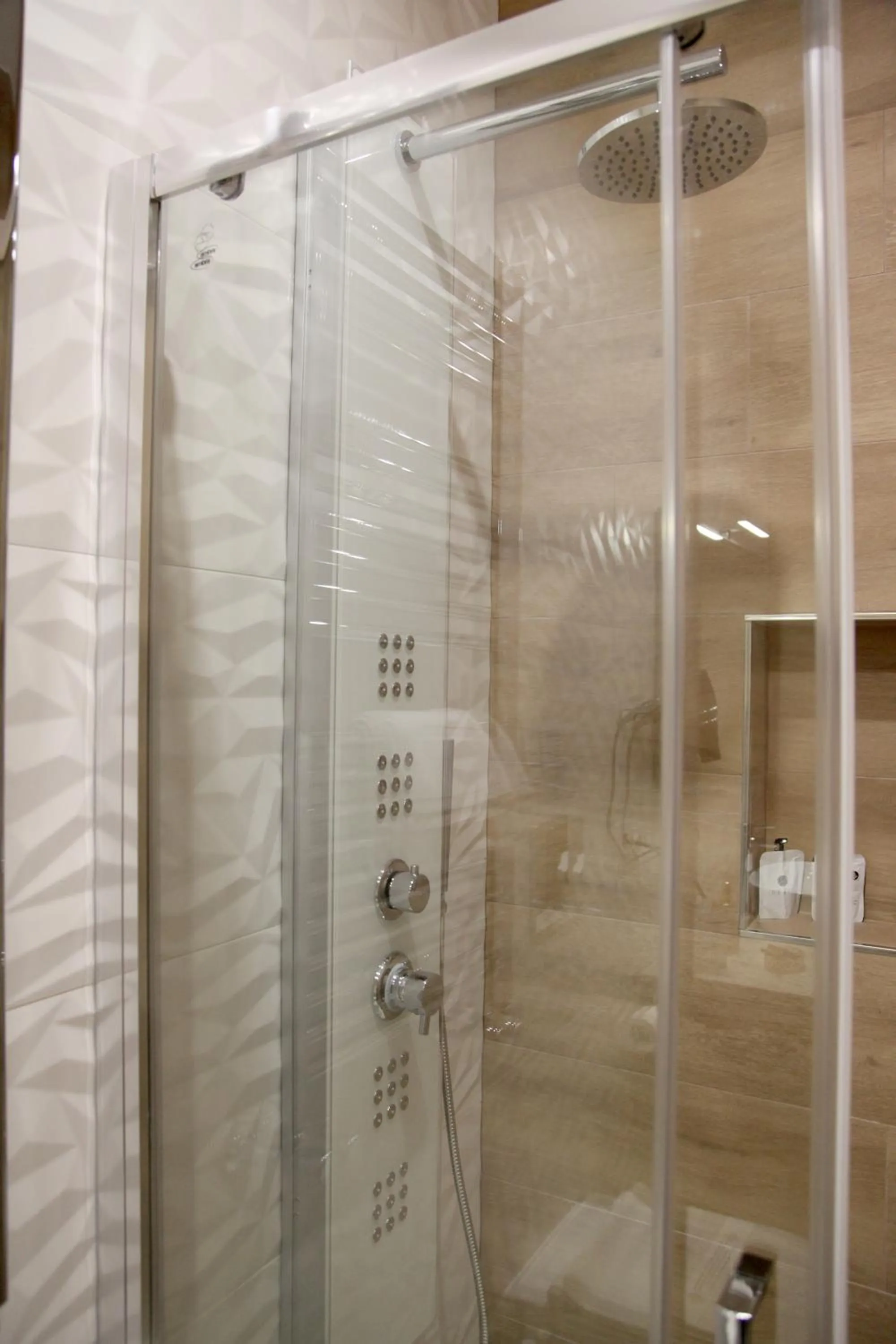 Shower in Royal Dreams