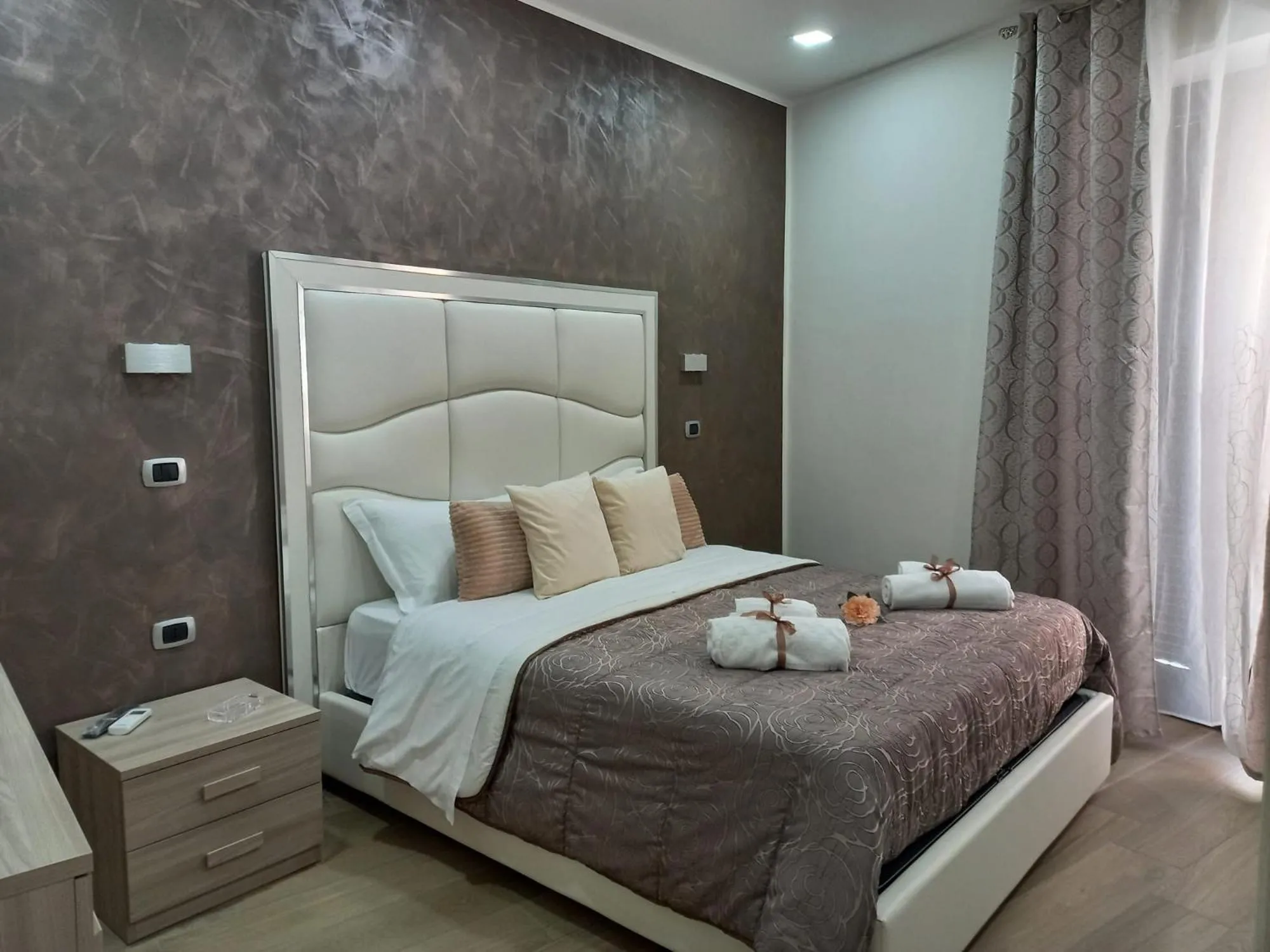 Bedroom, Bed in Royal Dreams