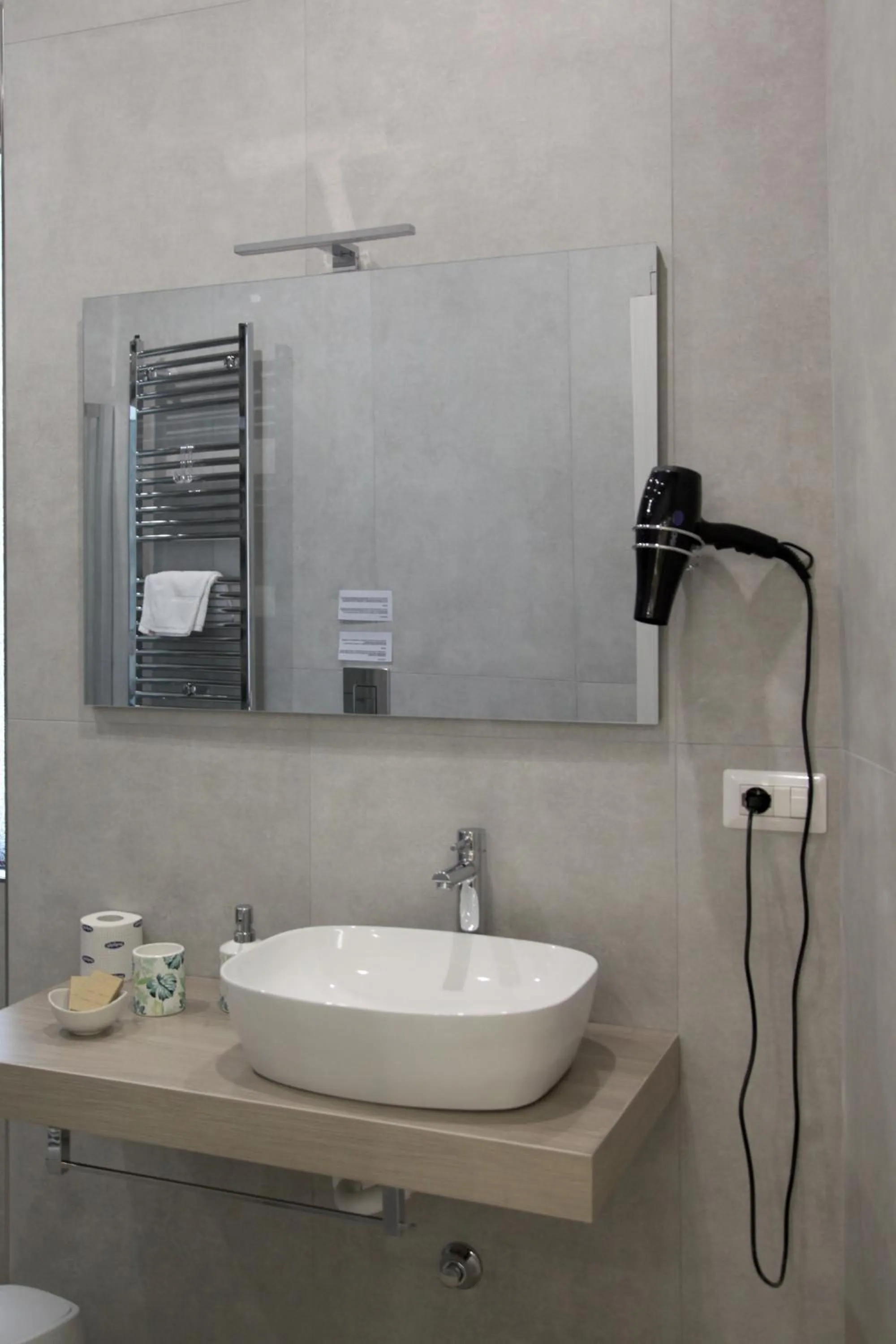 Shower in Royal Dreams