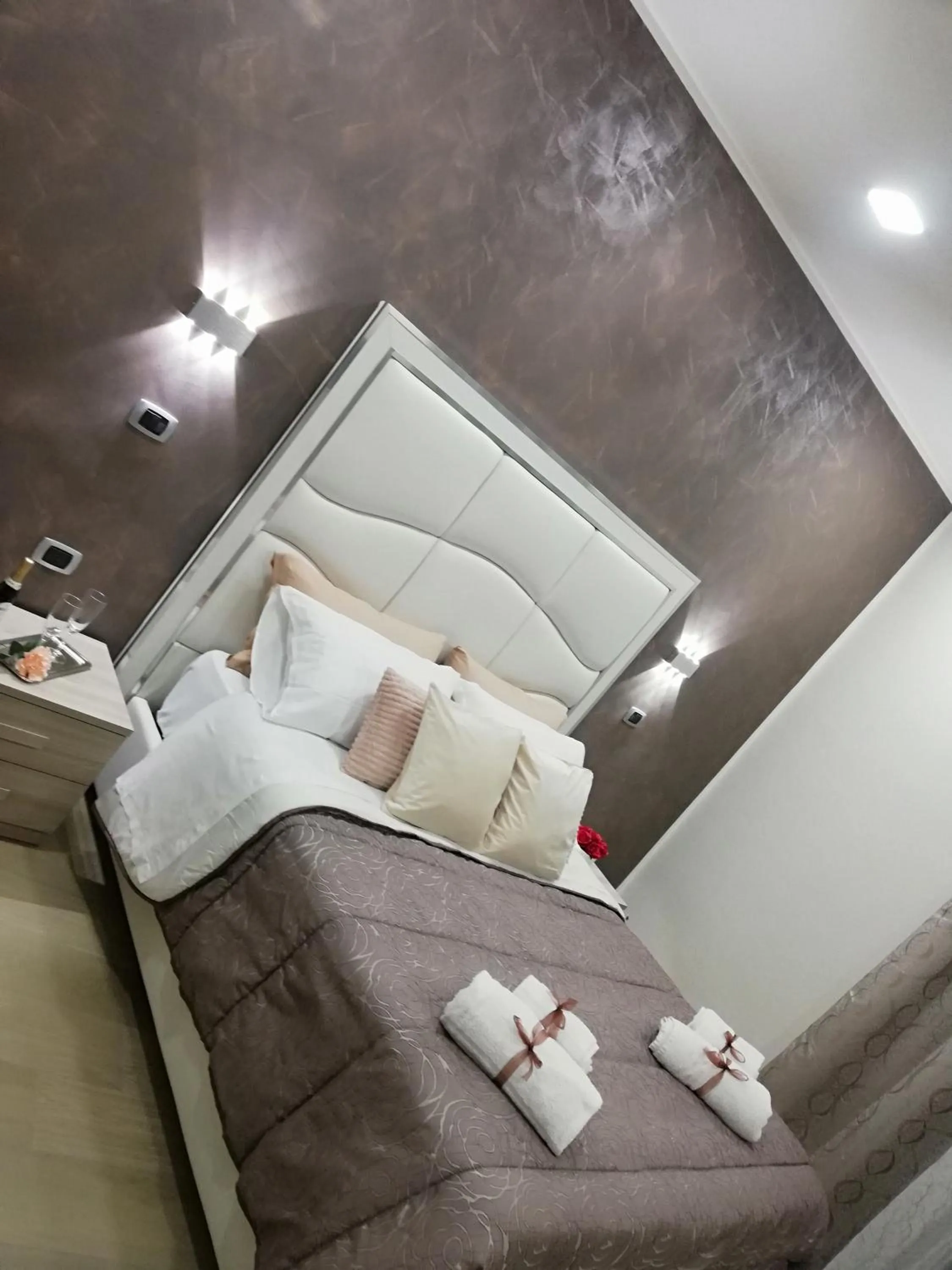 Bedroom, Bed in Royal Dreams