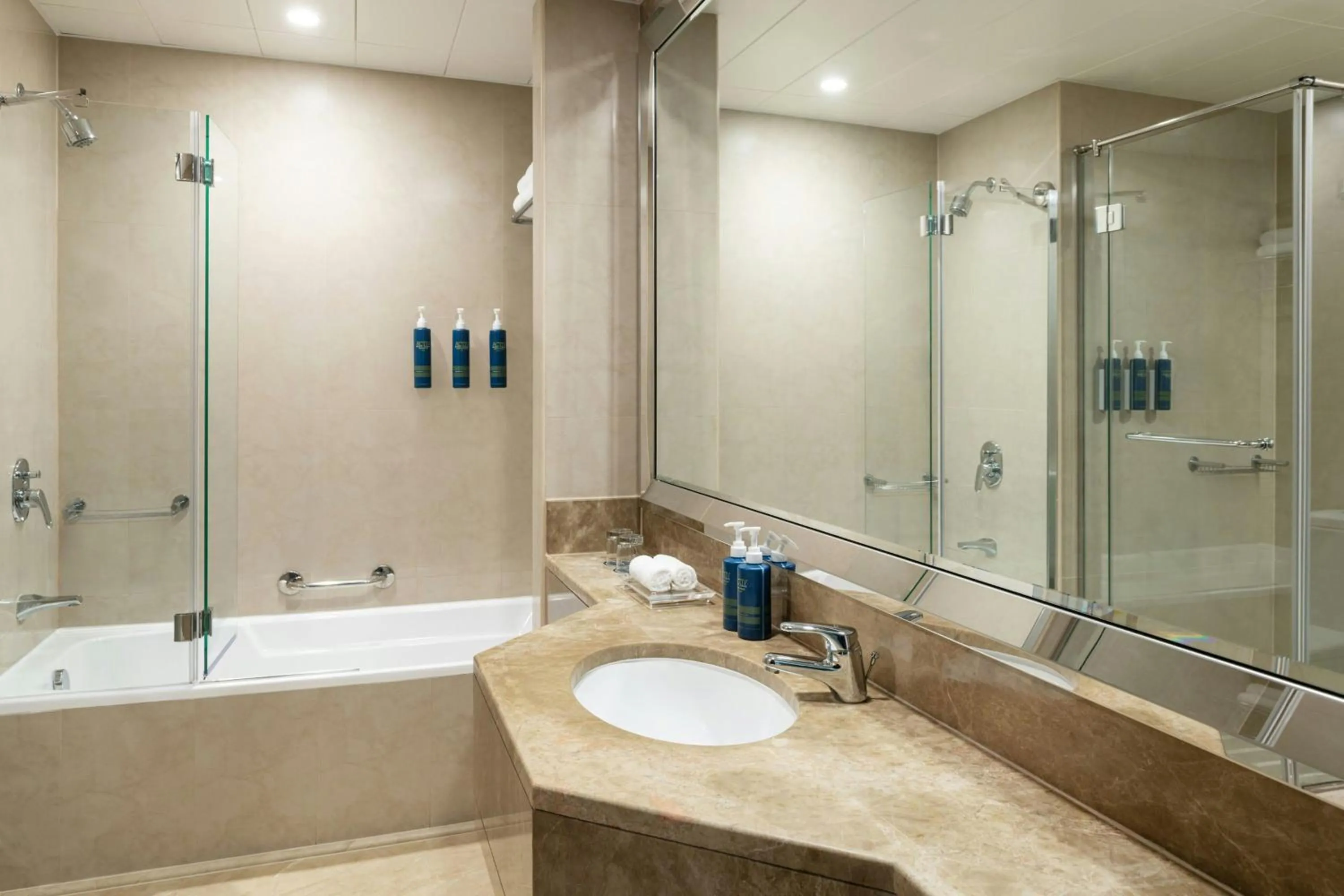 Bathroom in Four Points by Sheraton Sheikh Zayed Road