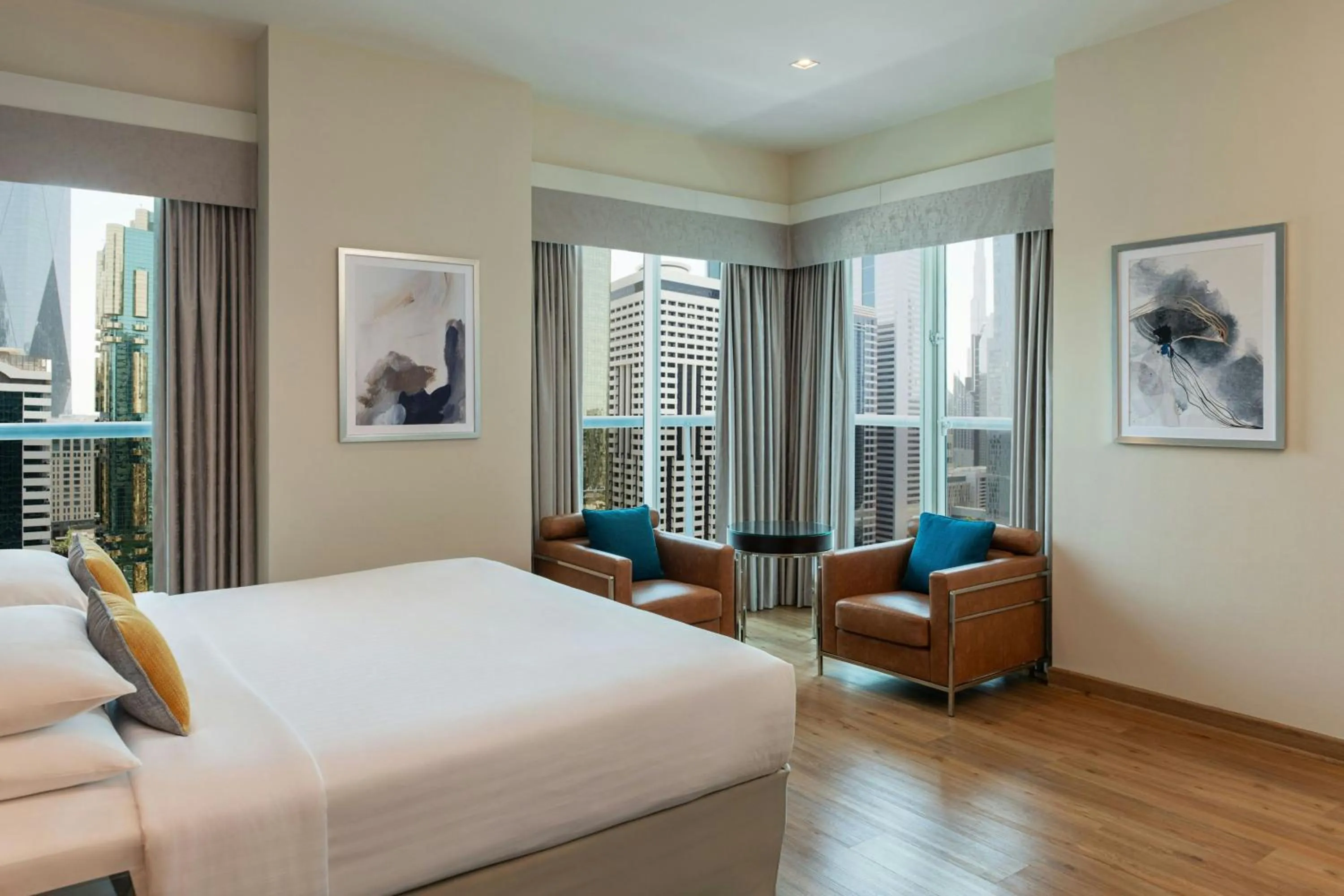 Photo of the whole room, Bed in Four Points by Sheraton Sheikh Zayed Road