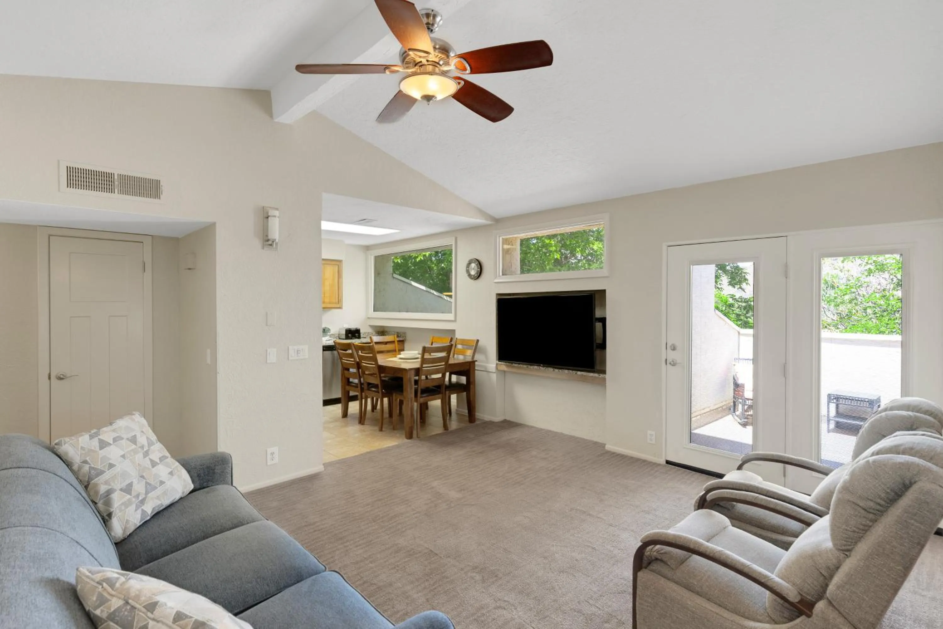 TV and multimedia in Villas at Southgate