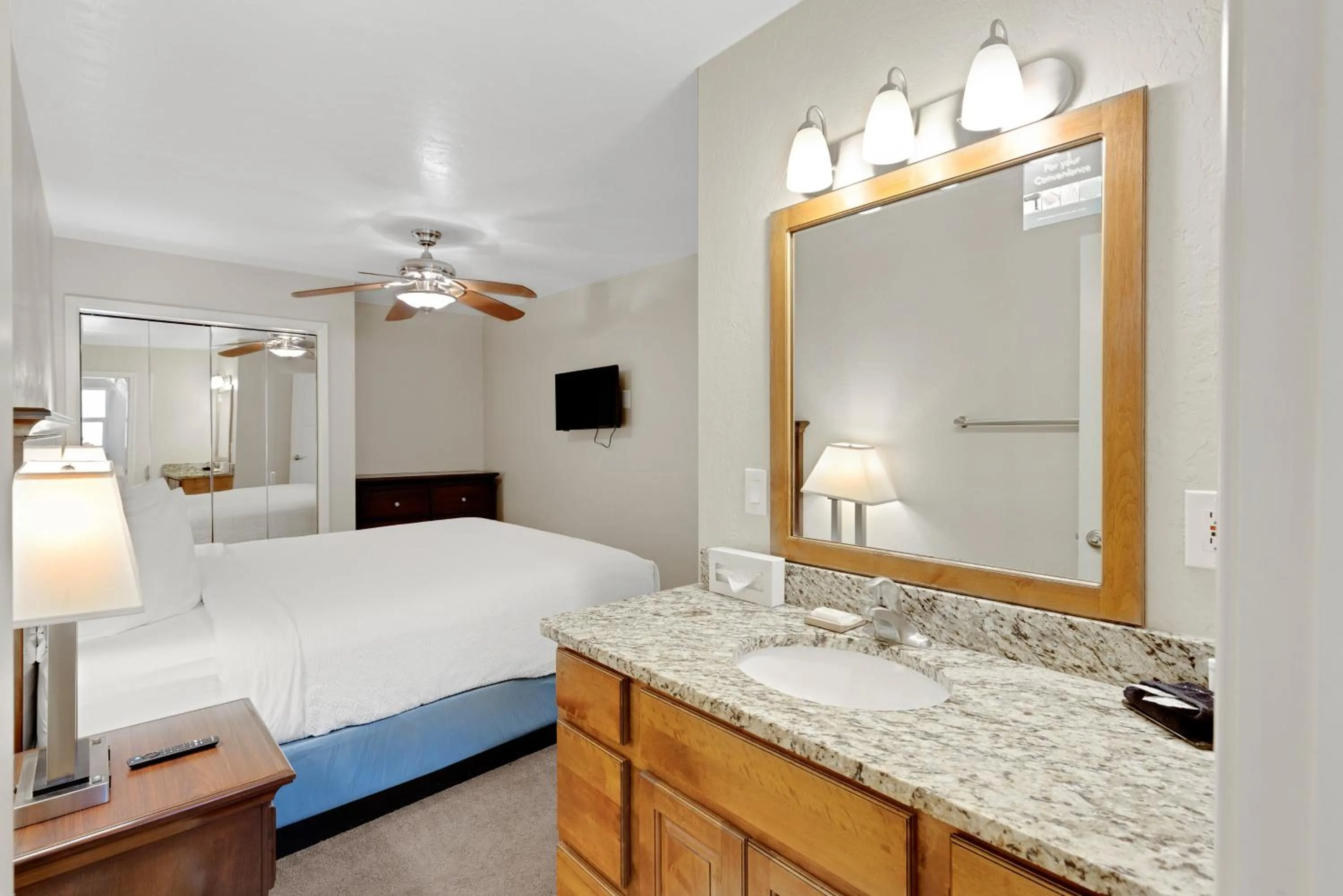 Bathroom, Bed in Villas at Southgate