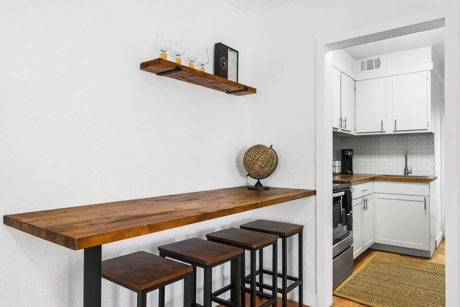 Kitchen or kitchenette in Alani Bay Villas