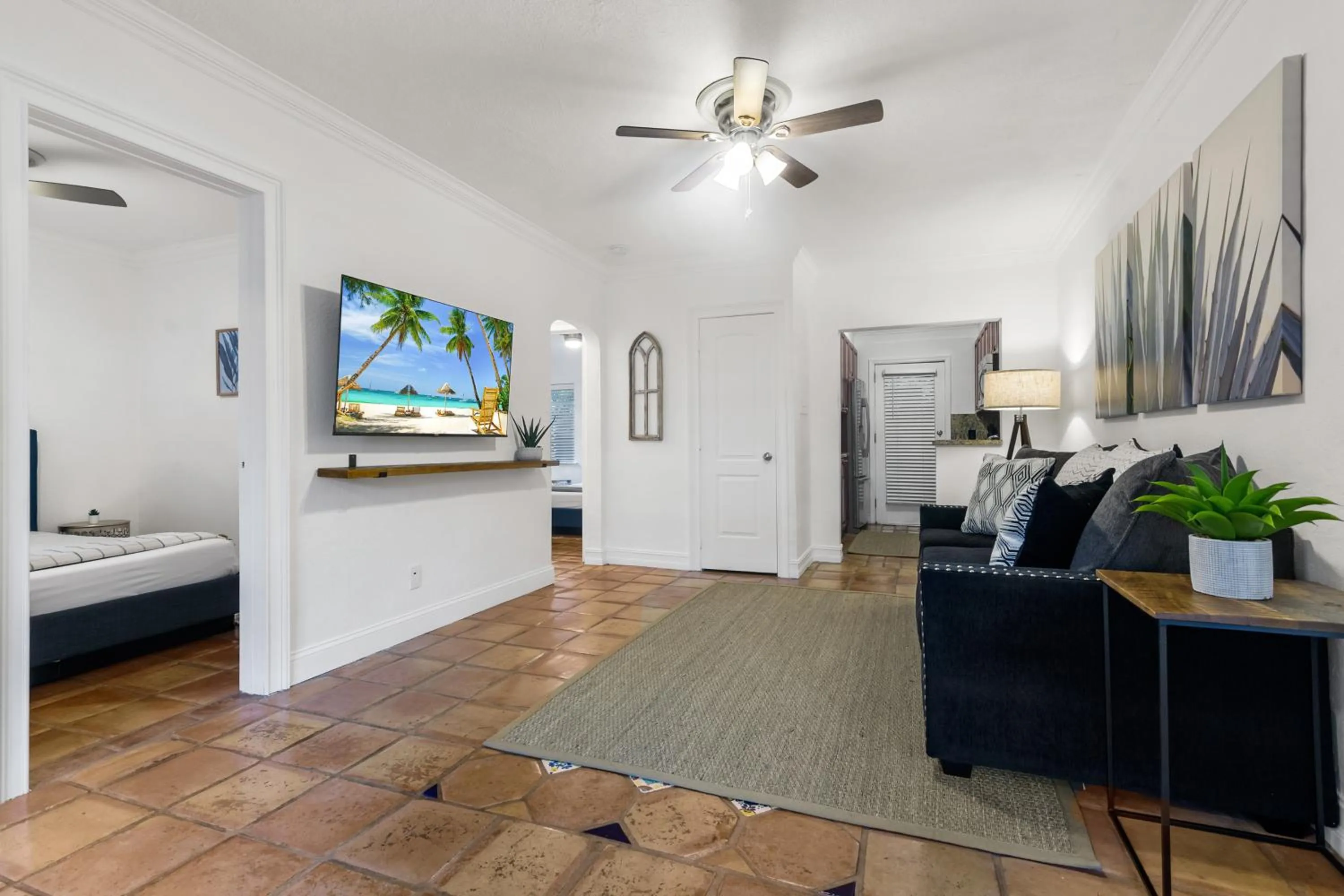 Photo of the whole room, Bed in Alani Bay Villas