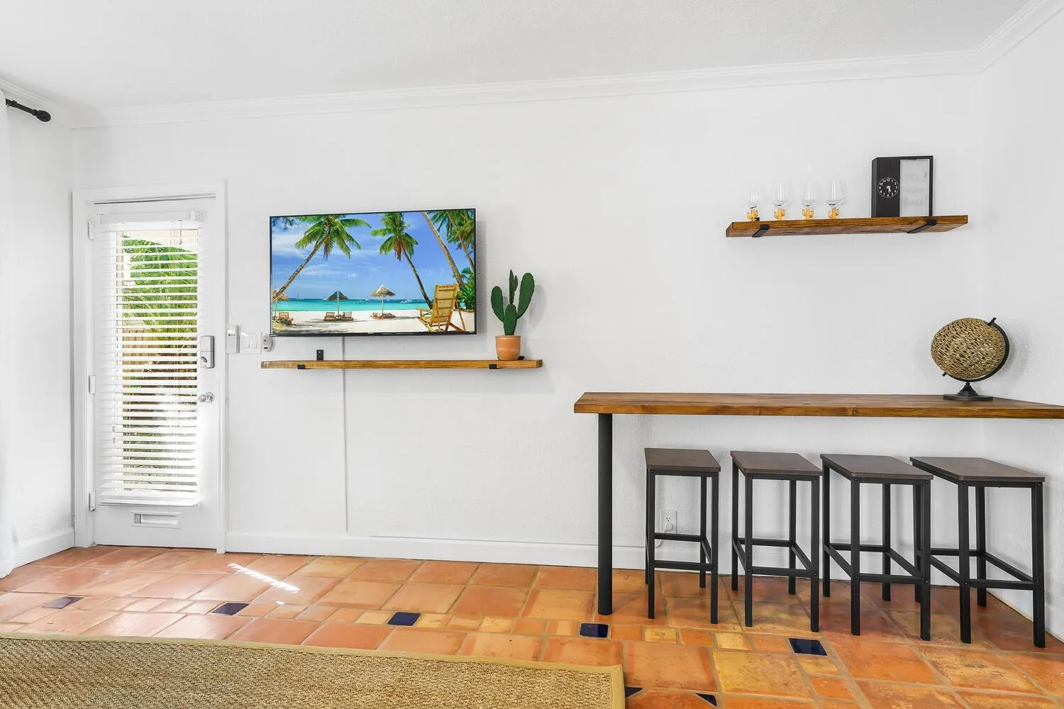 Dining area in Alani Bay Villas
