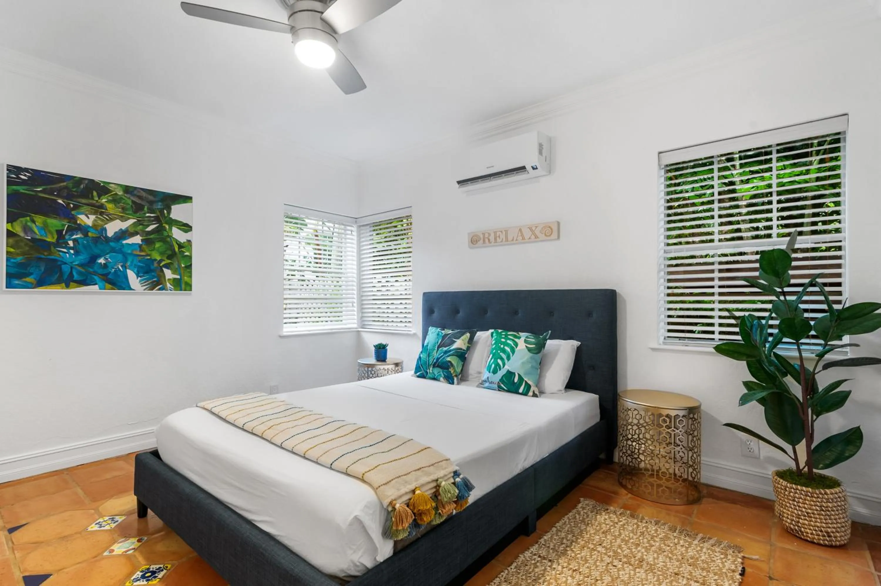 Bedroom, Bed in Alani Bay Villas