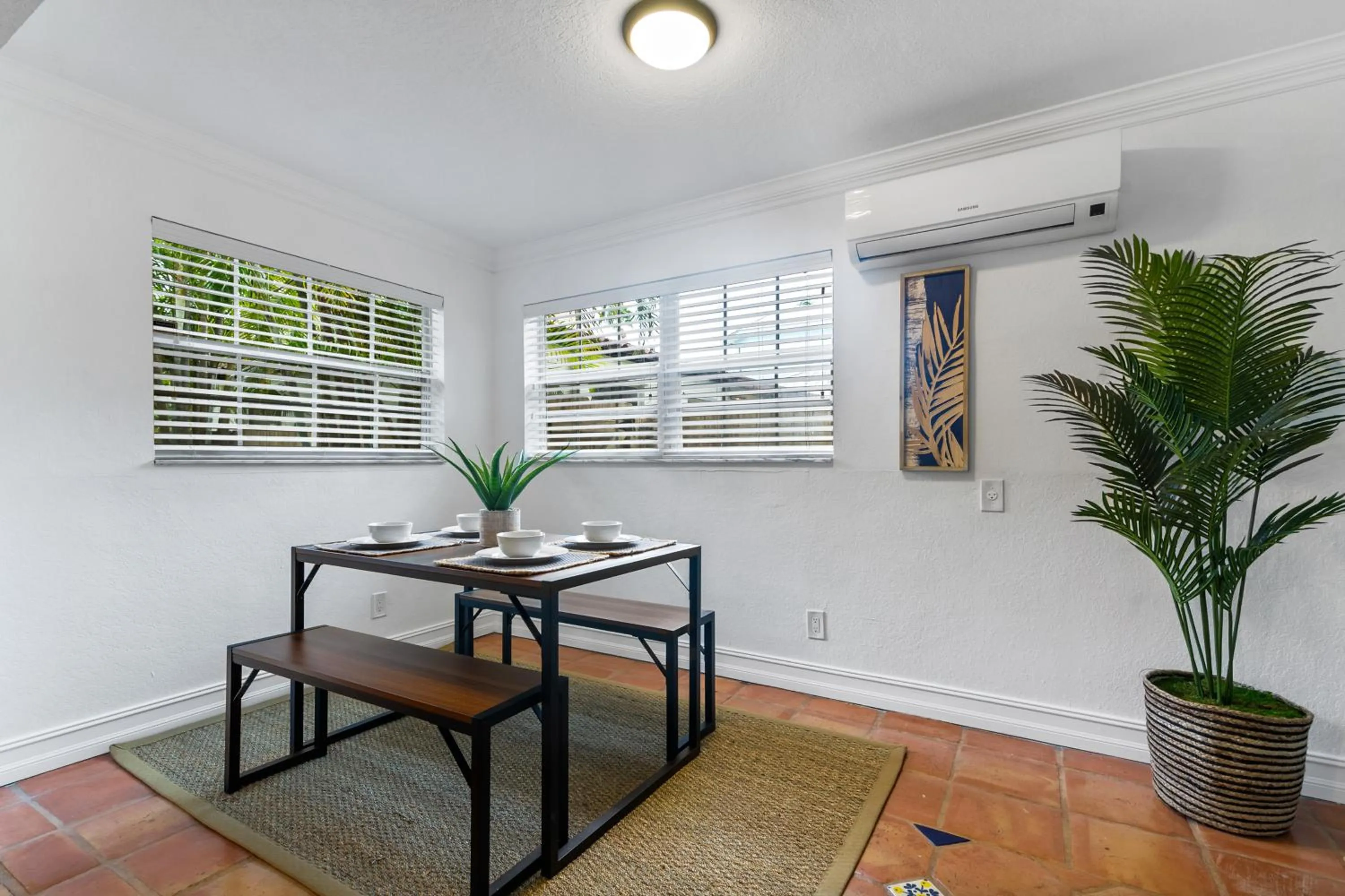 Dining area in Alani Bay Villas