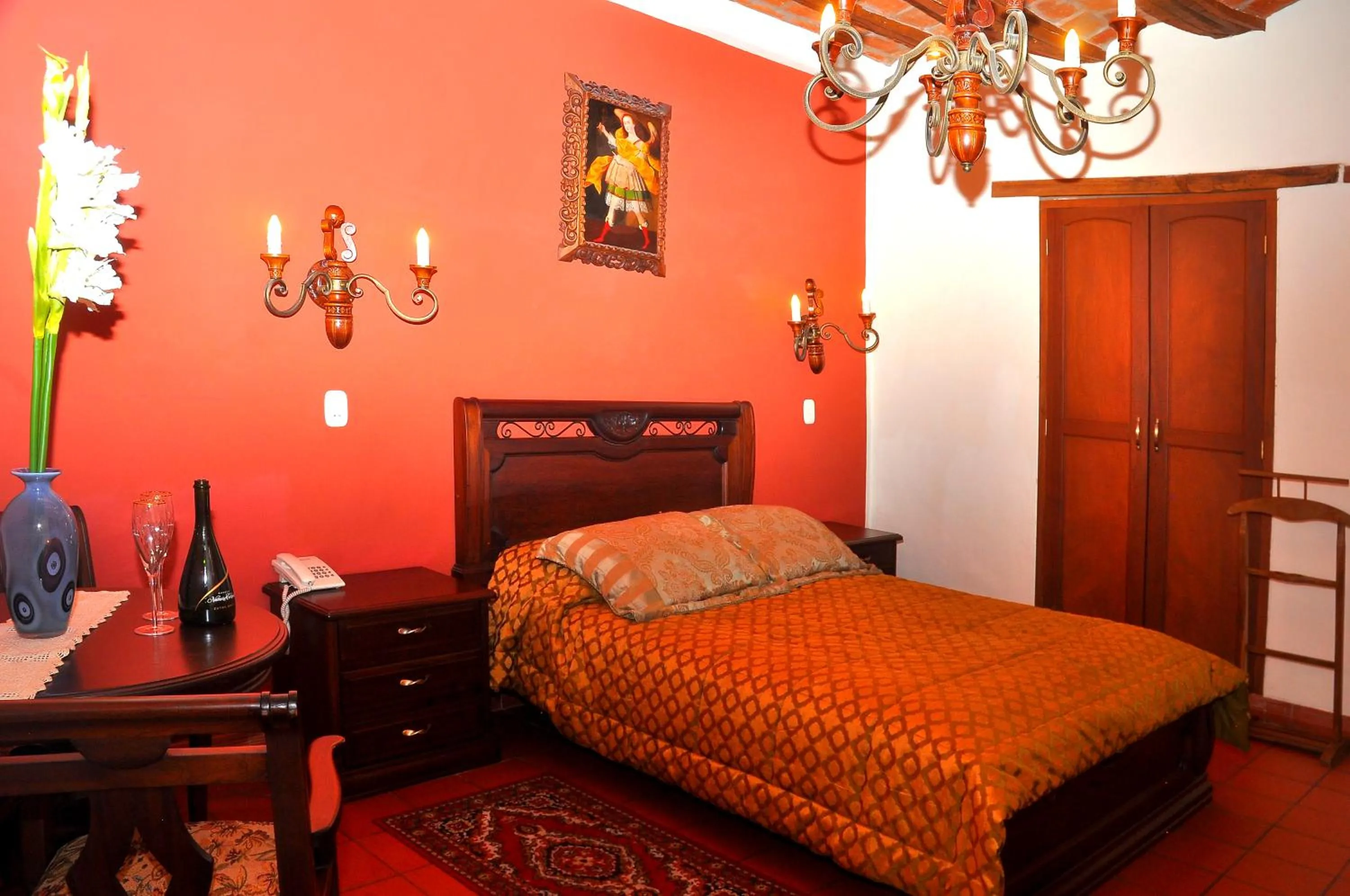 Bed in Hotel Monasterio