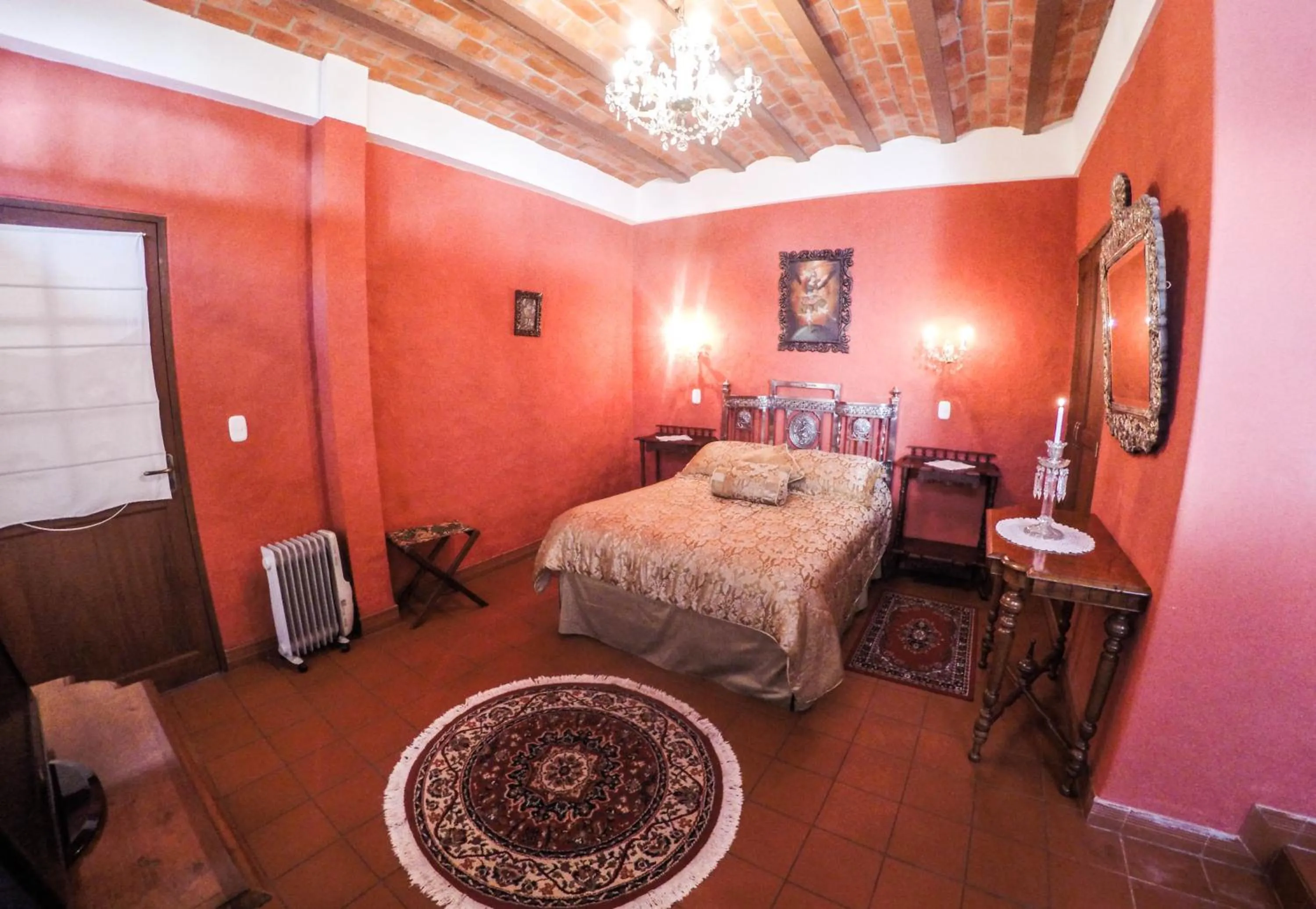 Bed in Hotel Monasterio