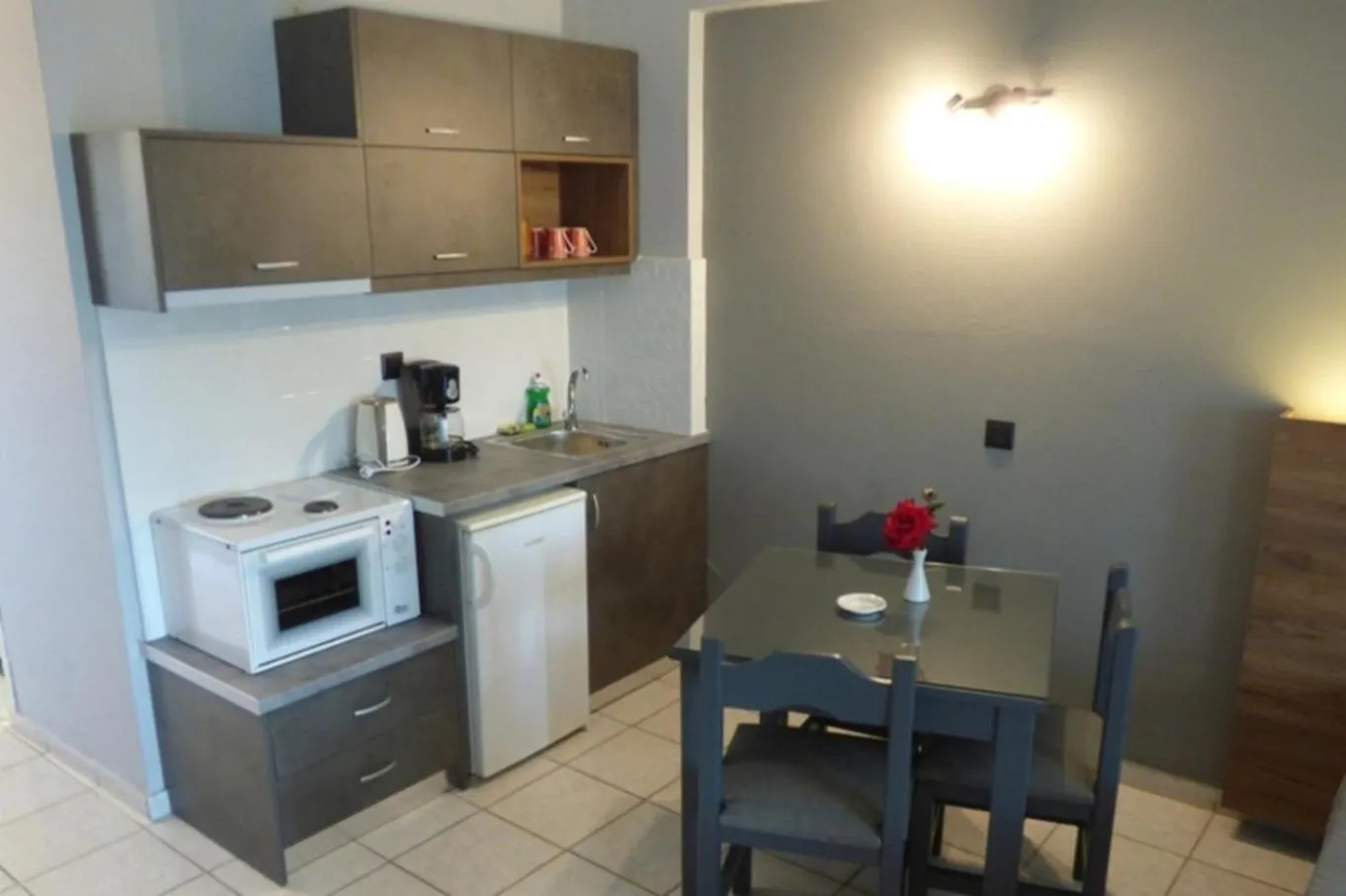 Kitchen or kitchenette in Poledas Apartments