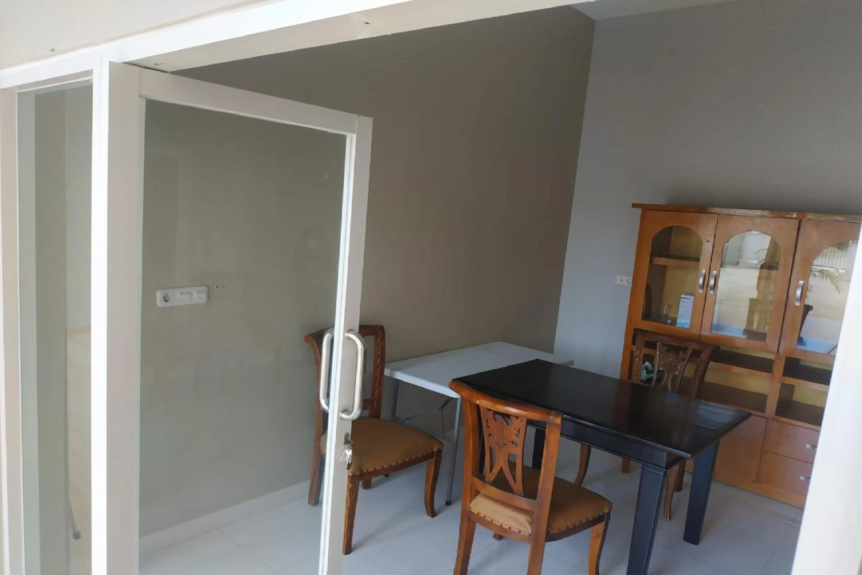 Dining area in Nietsa Guest House Palu RedPartner