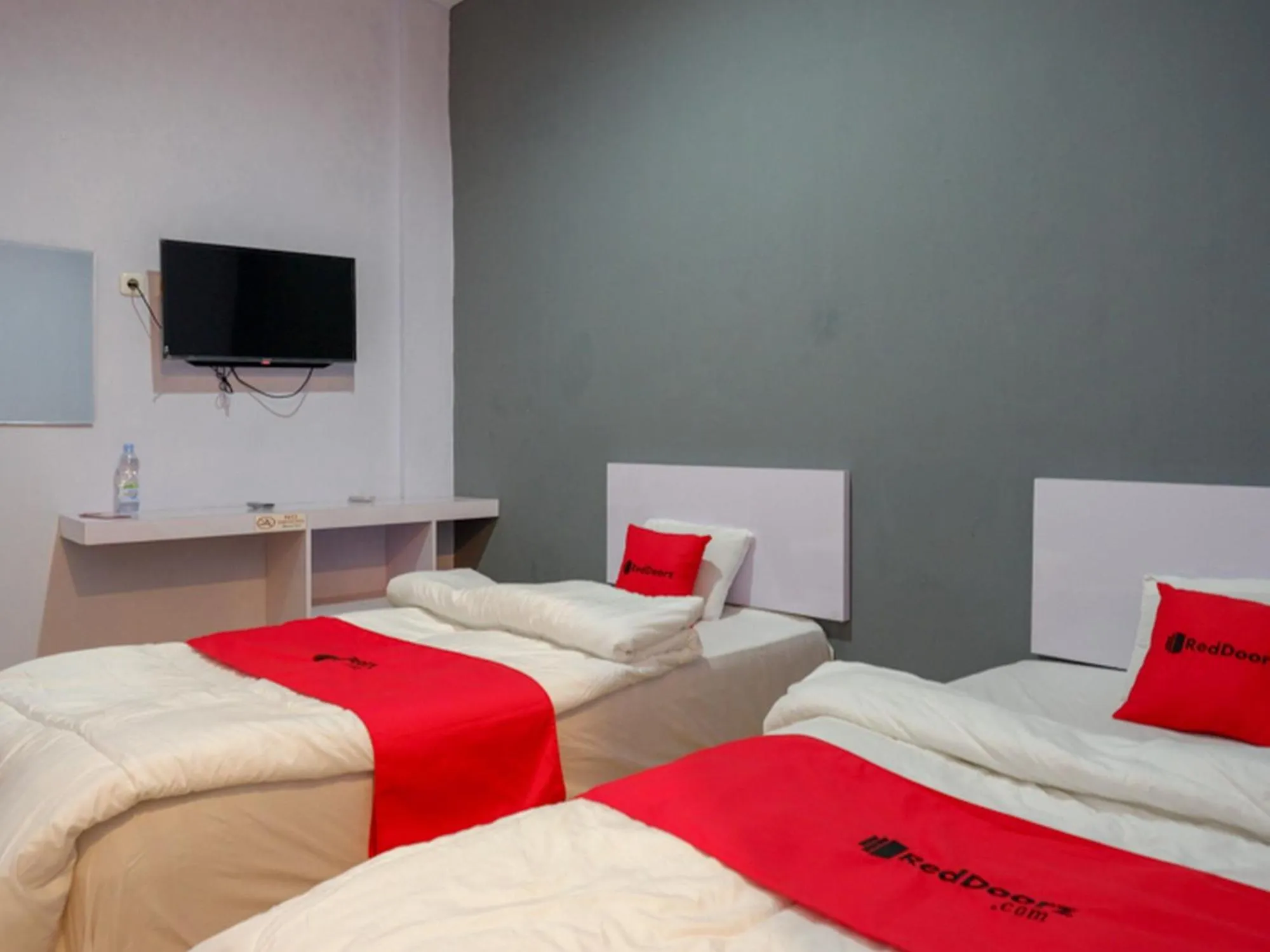 Bed in RedDoorz near Pasar Batang